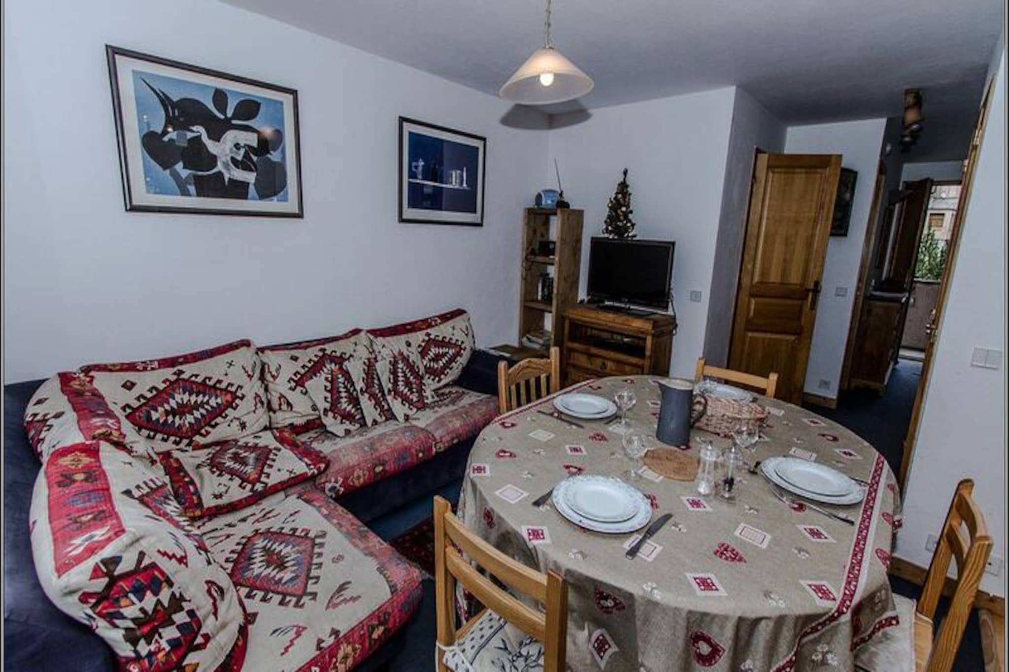 Apartment in Solaise with Ski-In Access