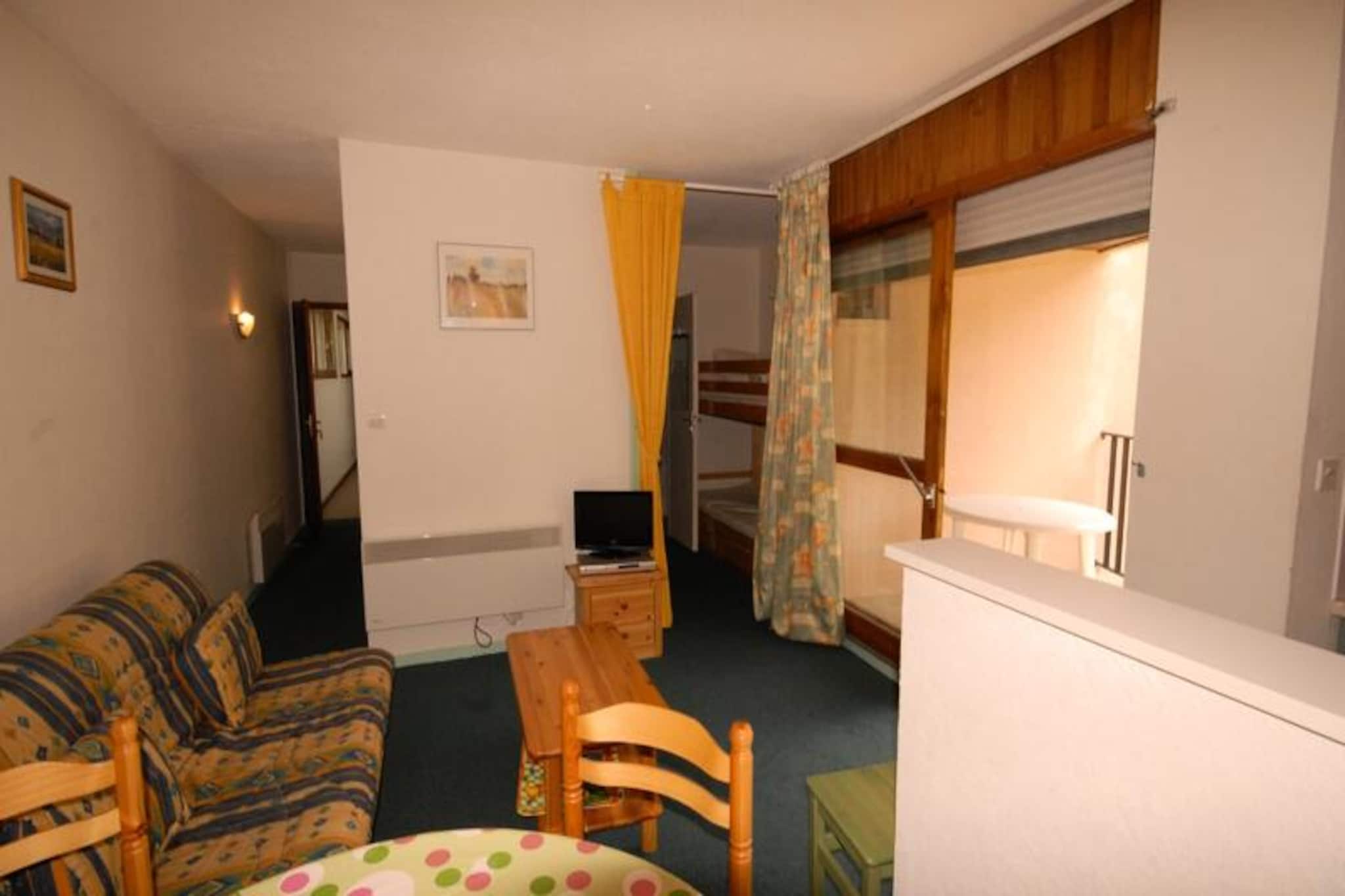 Apartment in Les Isards near Ski Slopes