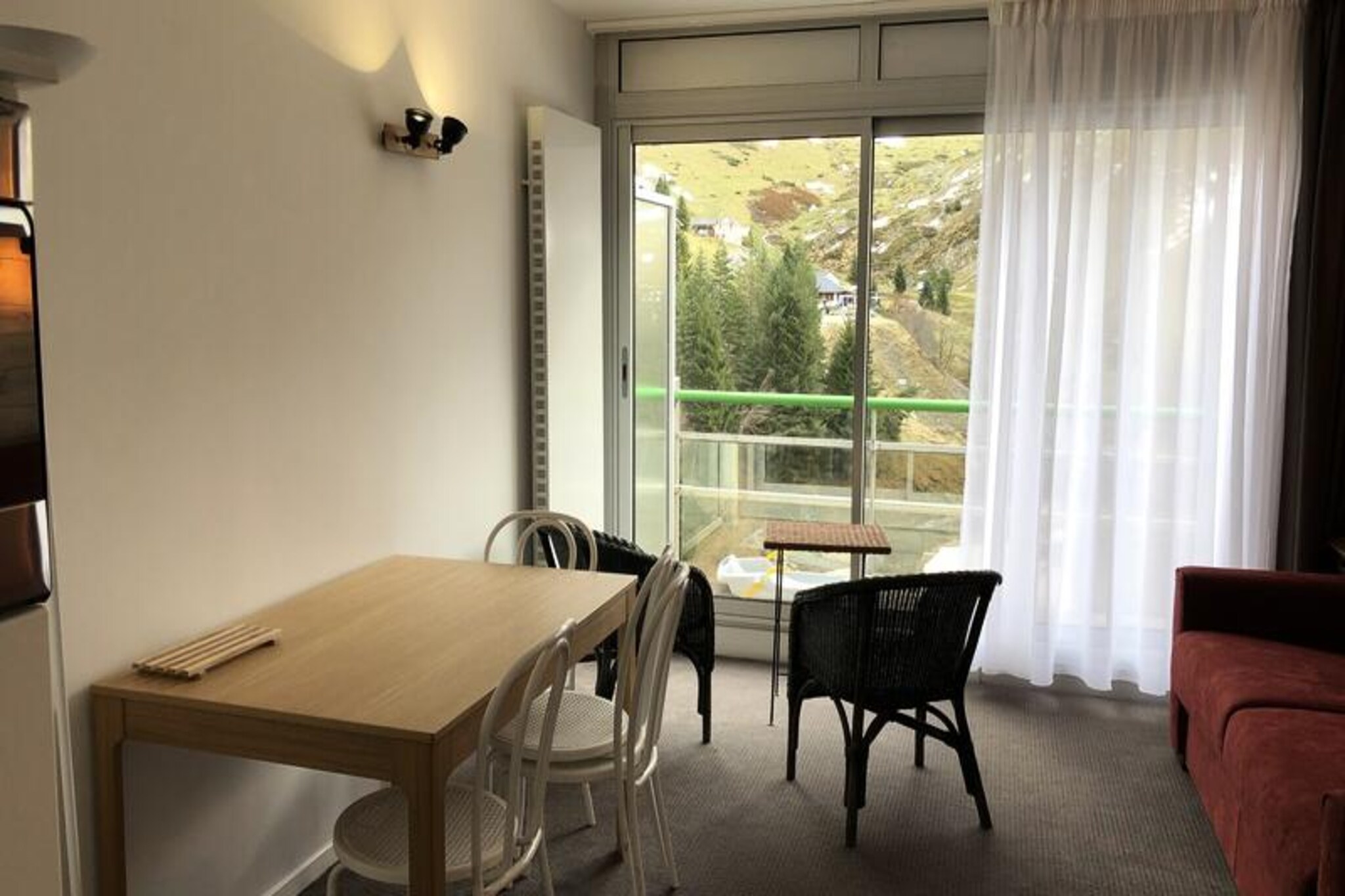 High above the bustling streets of the Sanctus Residence, this cozy studio on the 7th floor offers a serene mountain escape with breathtaking views of the French Alps. Imagine waking up to the golden hues of sunrise streaming through your east-facing balcony, the crisp alpine air invigorating your senses, and the slopes just 50 meters away, ready to welcome you for a day of adventure. Whether you're here to carve through fresh powder or explore the vibrant summer trails, this retreat is your gateway to unforgettable moments in the mountains. \n\nDesigned to comfortably accommodate up to six guests, the studio features a smart layout that maximizes space and comfort. The entrance alcove includes two sets of bunk beds, perfect for families or groups, while the living room boasts a double sofa bed and a television for cozy evenings. The fully equipped kitchen, complete with a ceramic hob, oven, microwave, refrigerator with freezer compartment, dishwasher, and essential appliances like a coffee maker and toaster, ensures you can prepare hearty meals to fuel your adventures. Central heating keeps the space warm and inviting, and linens are provided for your convenience. \n\nLocated just 100 meters from shops and only steps from the slopes, the residence offers unparalleled access to everything you need. Guests benefit from exclusive discounts on ski equipment rentals and lift passes with the SKIPLUS offer, making your winter holiday even more enjoyable. Optional services such as meal packages, towel rentals, cleaning services, and laundry facilities add to the convenience, while pets are welcome for an additional fee. \n\nWhether you're here for the thrill of skiing, the charm of alpine villages, or simply to relax and soak in the majestic views, this studio is the perfect base for your mountain getaway. Let the Sanctus Residence be your home in the heart of the French Alps, where every moment feels like a dream come true.