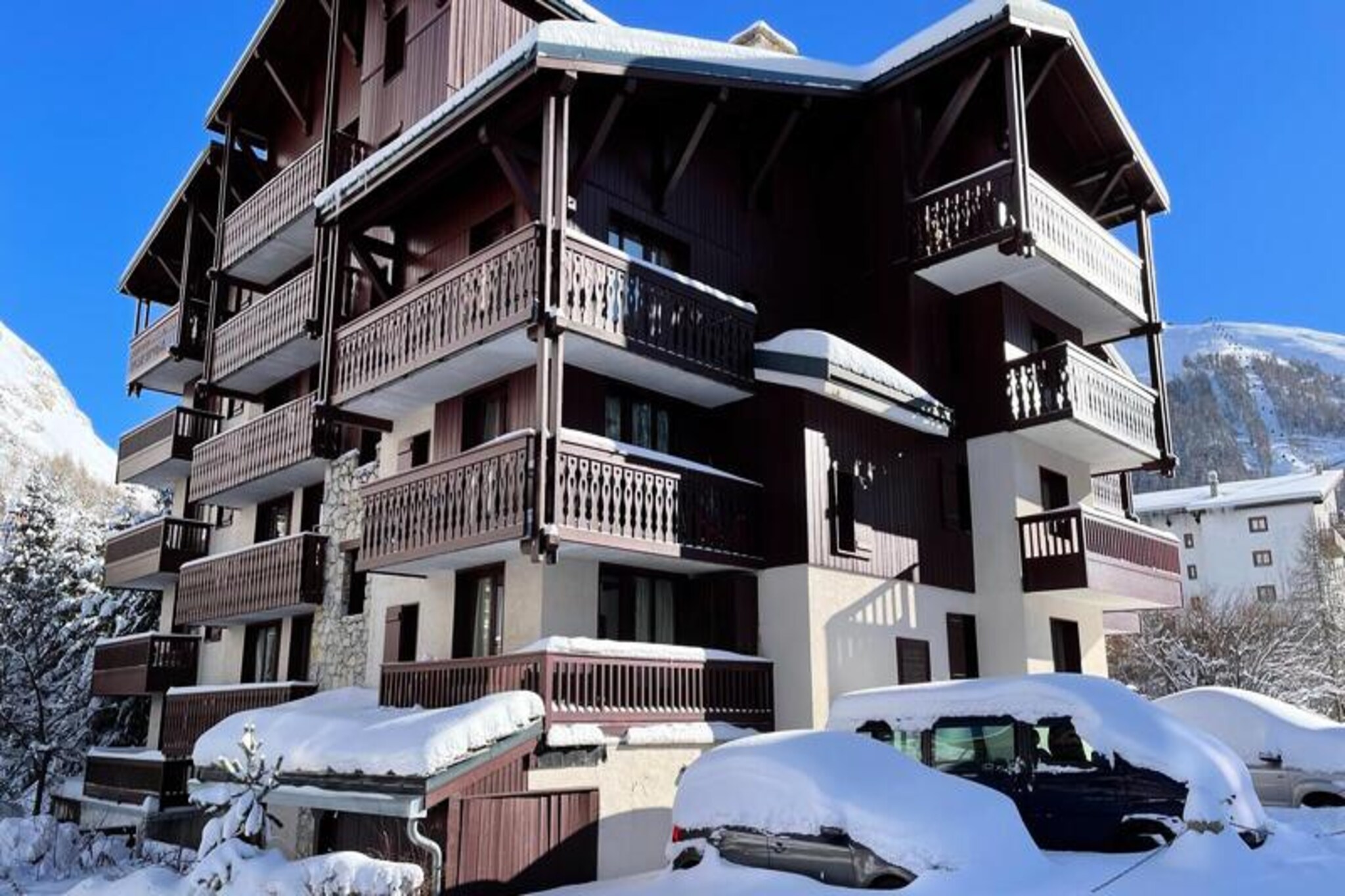 Fully renovated apartment, close to the slopes, balcony