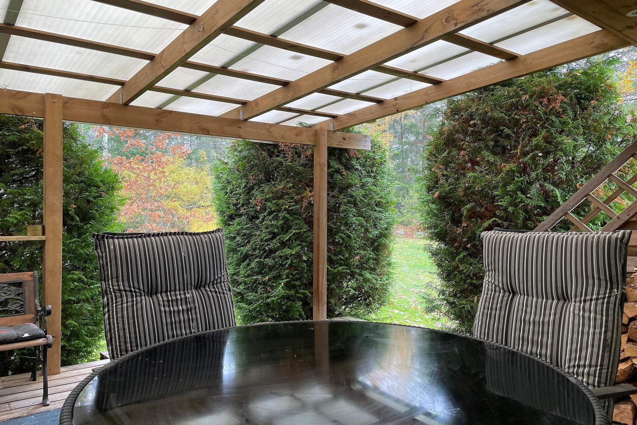 Gezellig toevluchtsoord in het bos met bubbelbad