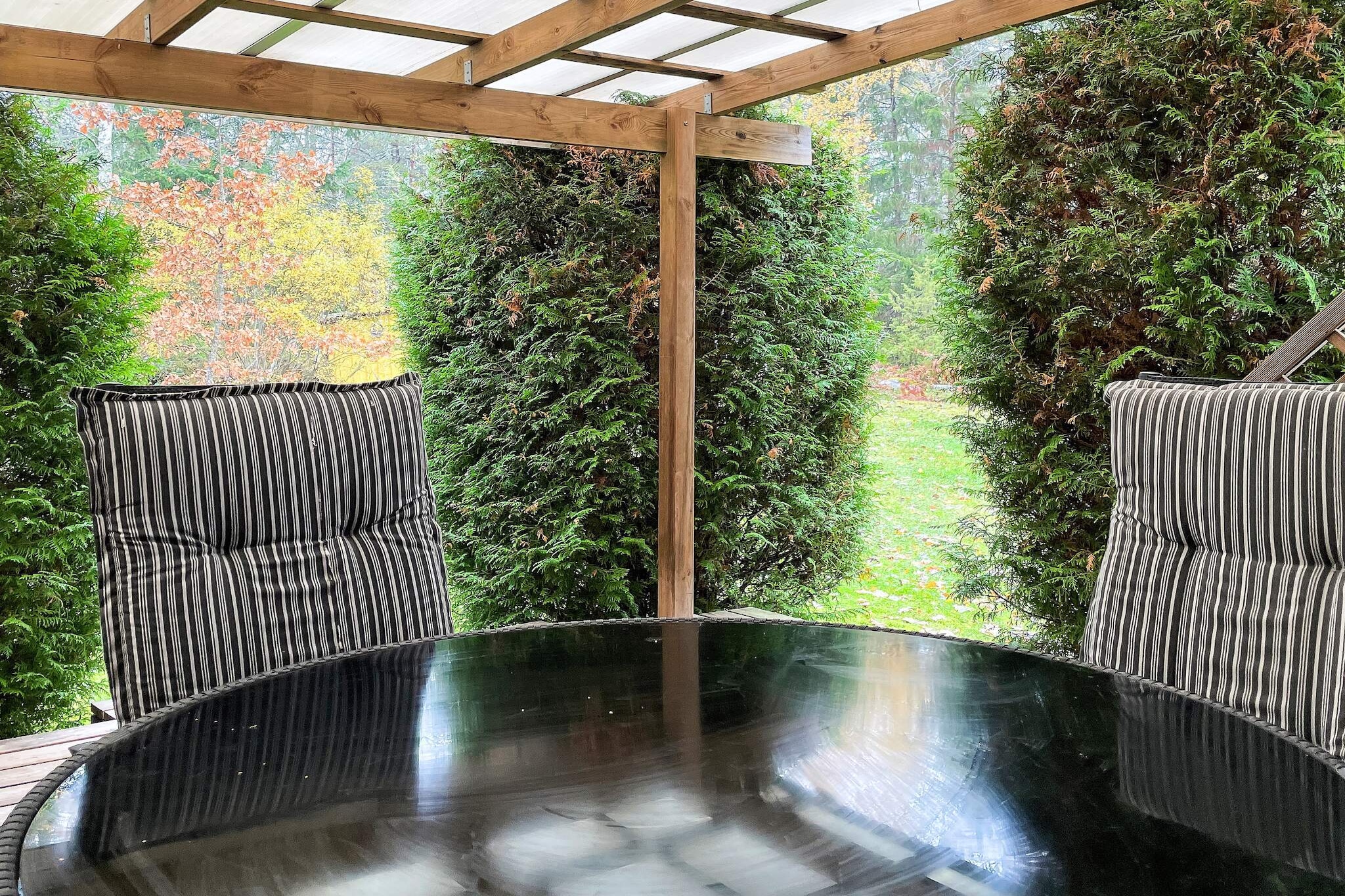 Gezellig toevluchtsoord in het bos met bubbelbad-Buitenlucht