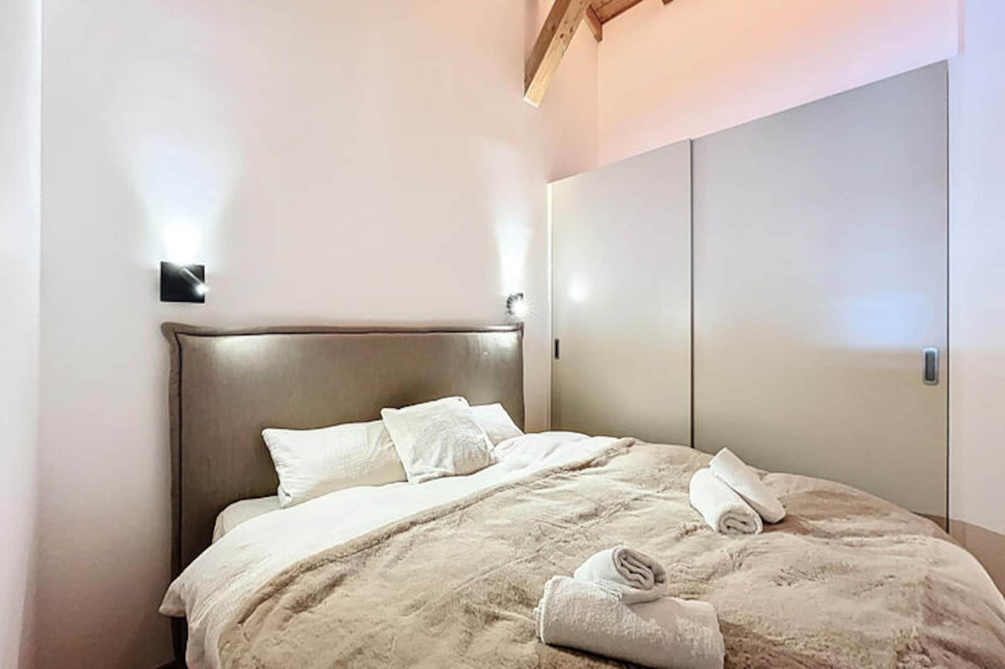 In the heart of the charming Les Gets village, this contemporary 40 m² apartment invites you to experience the perfect blend of comfort and Alpine allure. With its prime location in a newly built residence, complete with an elevator, this cozy retreat offers breathtaking views of the surrounding mountains and ski slopes from its private balcony. Whether you're planning a romantic getaway or a family holiday, this apartment, accommodating up to four guests, ensures a warm and welcoming stay at the foot of the slopes. 
 
 Inside, you'll find a thoughtfully designed space featuring a comfortable double bedroom, a bright living area with an open-plan kitchen, and all the modern amenities you need for a relaxing holiday. The fully equipped American-style kitchen with an induction hob makes meal preparation a breeze, while conveniences such as Wi-Fi, a television, a washing machine, a dryer, and heat pump heating add to your comfort. The apartment also includes garden furniture and a private garage, ensuring both practicality and ease during your stay. 
 
 Step outside, and you'll find yourself just 300 meters from the Chavannes chairlift, making it effortless to hit the slopes. For those seeking relaxation, the renowned \
