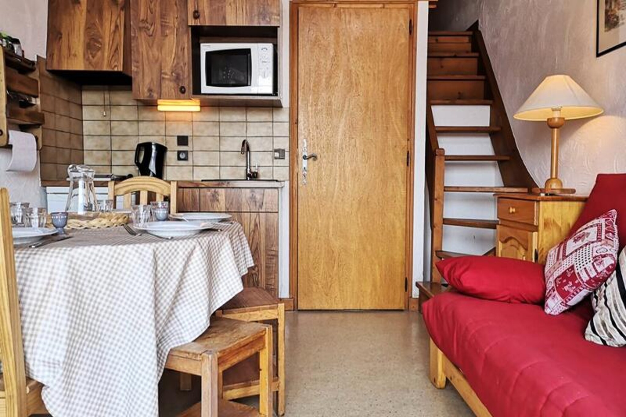 In the heart of the French Alps, this charming studio apartment offers a cozy retreat for your mountain getaway. Situated just 500 meters from the quaint village center of Notre-Dame-de-Bellecombe, it provides the perfect balance of serenity and convenience. Imagine waking up to the crisp alpine air, stepping outside, and crossing the road to access the Reguet ski lifts and the renowned ESF ski school, making it an ideal choice for ski enthusiasts and families alike.
The apartment, located on the second floor, features a thoughtful layout designed to maximize comfort within its 26m² space. The mezzanine sleeping alcove with a double bed adds a touch of charm, while the living room with a sofa bed for two and a sleeping alcove with bunk beds ensures ample sleeping arrangements for up to five guests. A well-equipped kitchenette opens to the living room, creating a welcoming space for shared meals and relaxation after a day on the slopes. Additional amenities include a private parking area with unassigned spaces and a ski locker for your convenience.
Beyond the property, the picturesque village of Notre-Dame-de-Bellecombe invites you to explore its charming shops, cozy cafés, and authentic alpine atmosphere. Whether you’re skiing in winter or hiking through lush mountain trails in summer, the surrounding area offers endless opportunities for adventure and relaxation.
With its prime location, comfortable amenities, and access to world-class skiing, this studio apartment is your gateway to an unforgettable alpine escape. Book your stay and create lasting memories in the heart of the French Alps.