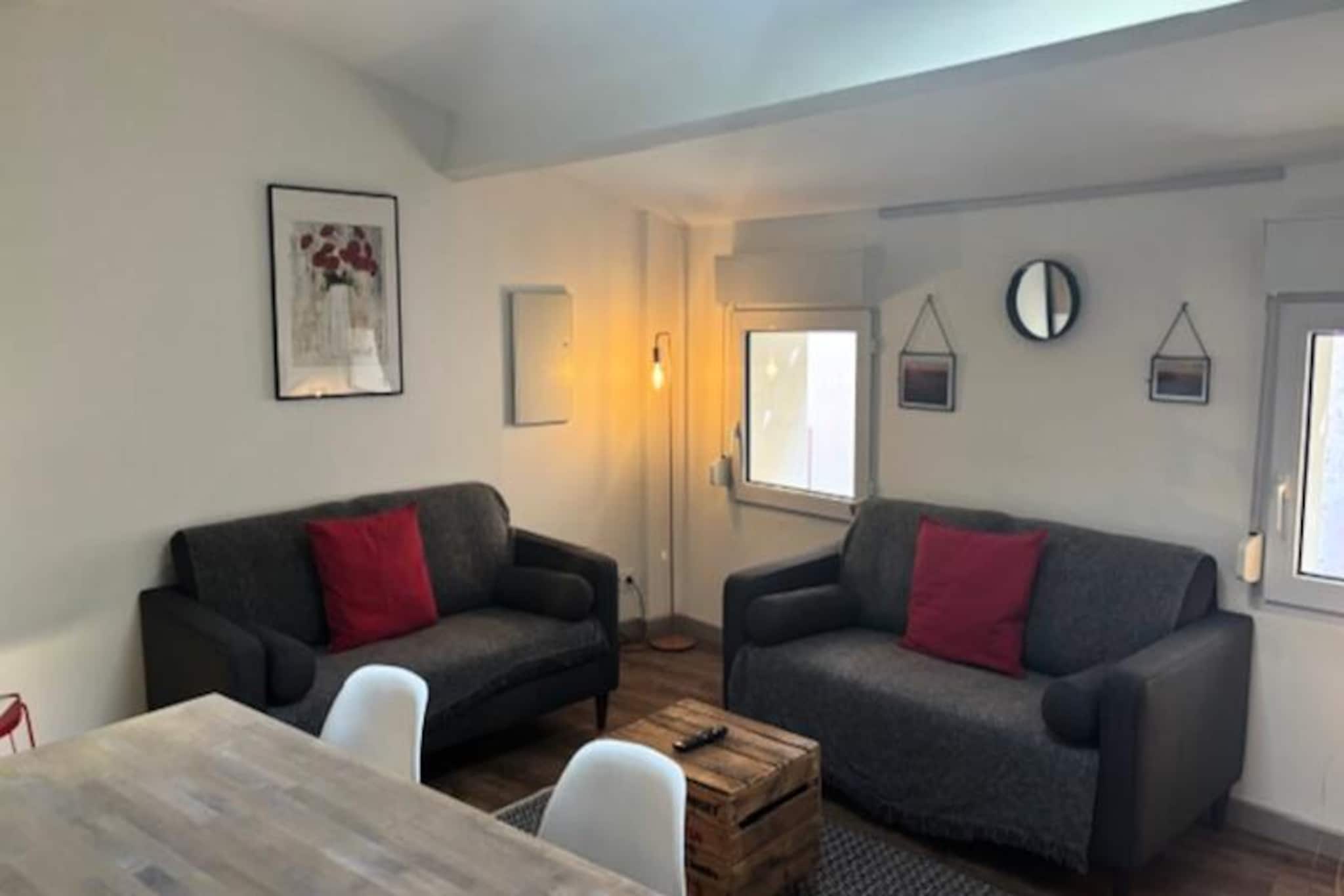 Apartment in L'Isle-sur-la-Sorgue by River