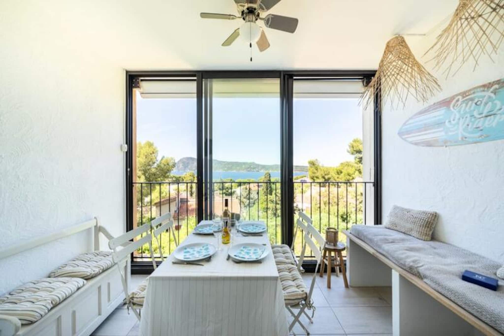 Apartment in Saint-Mandrier with Sea View