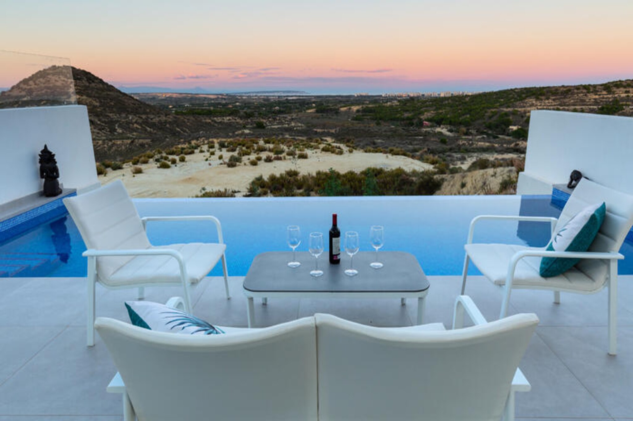 Villa in Rojales with Infinity Pool Views