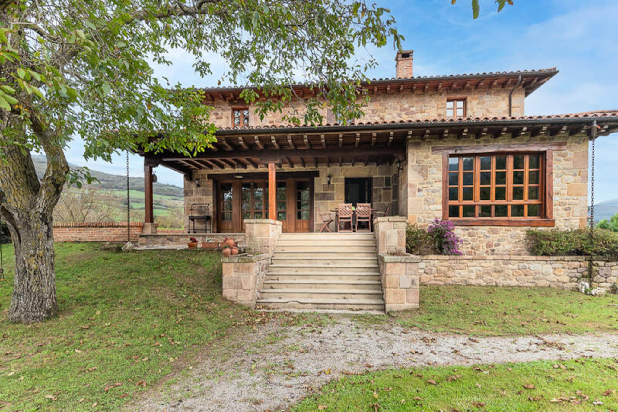 House in Barcena with Panoramic Views