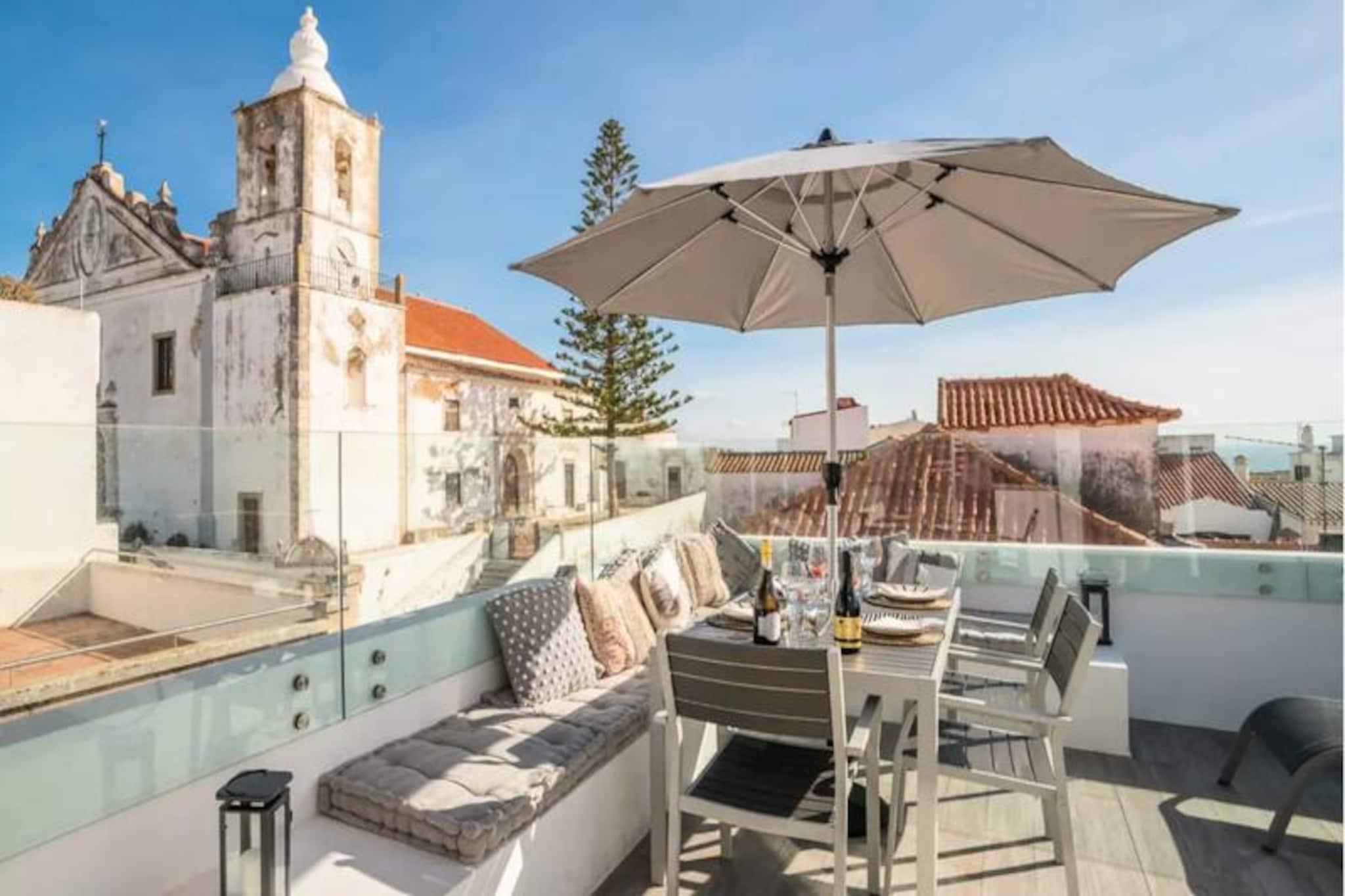House in Lagos with Rooftop Terrace Views