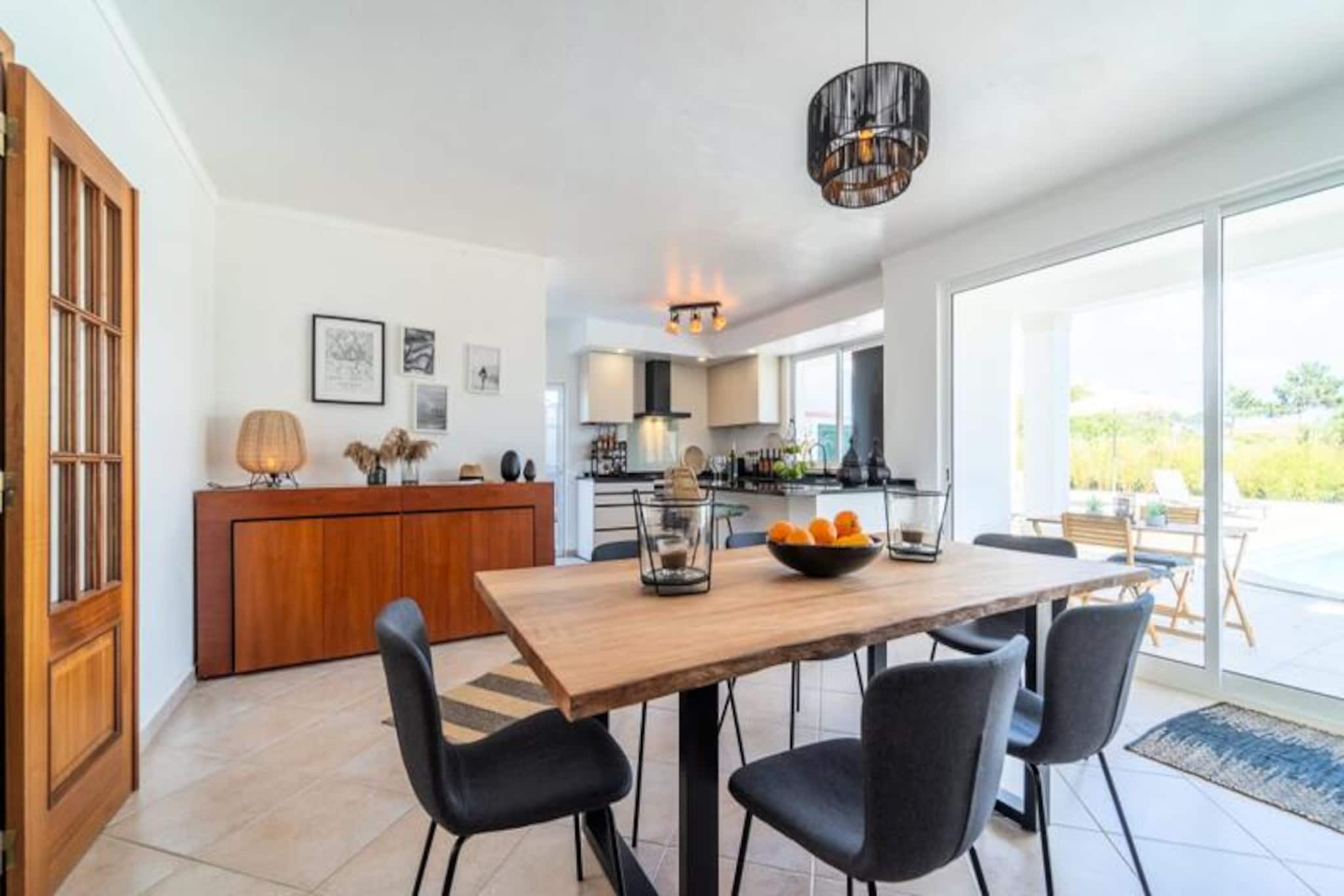 Houses & Villas for 6 People