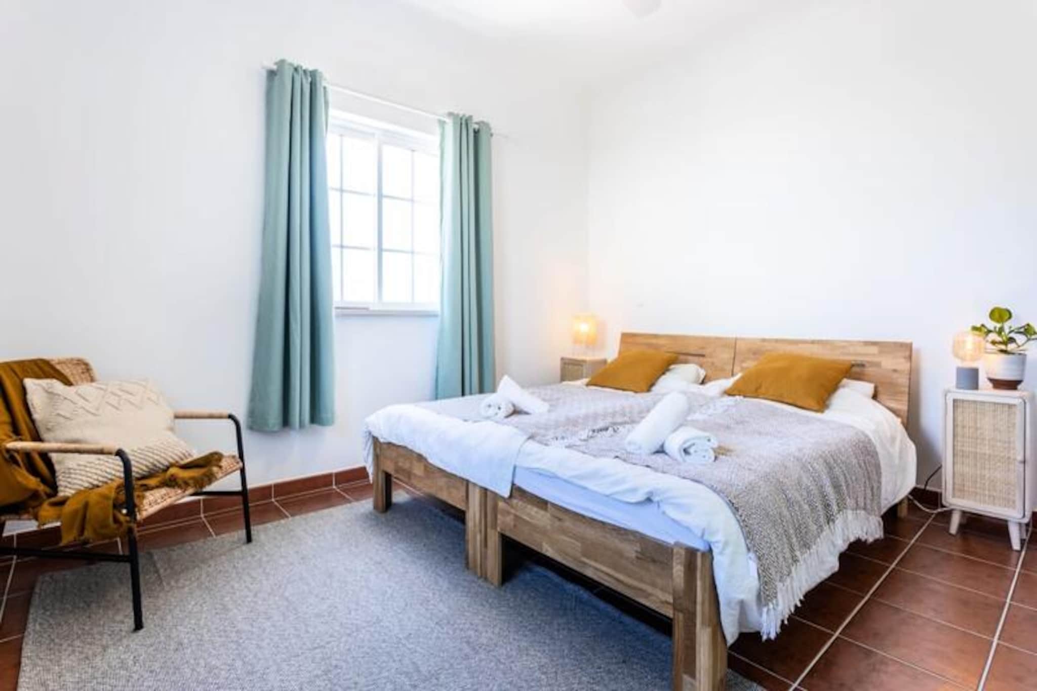 Houses & Villas for 7 People