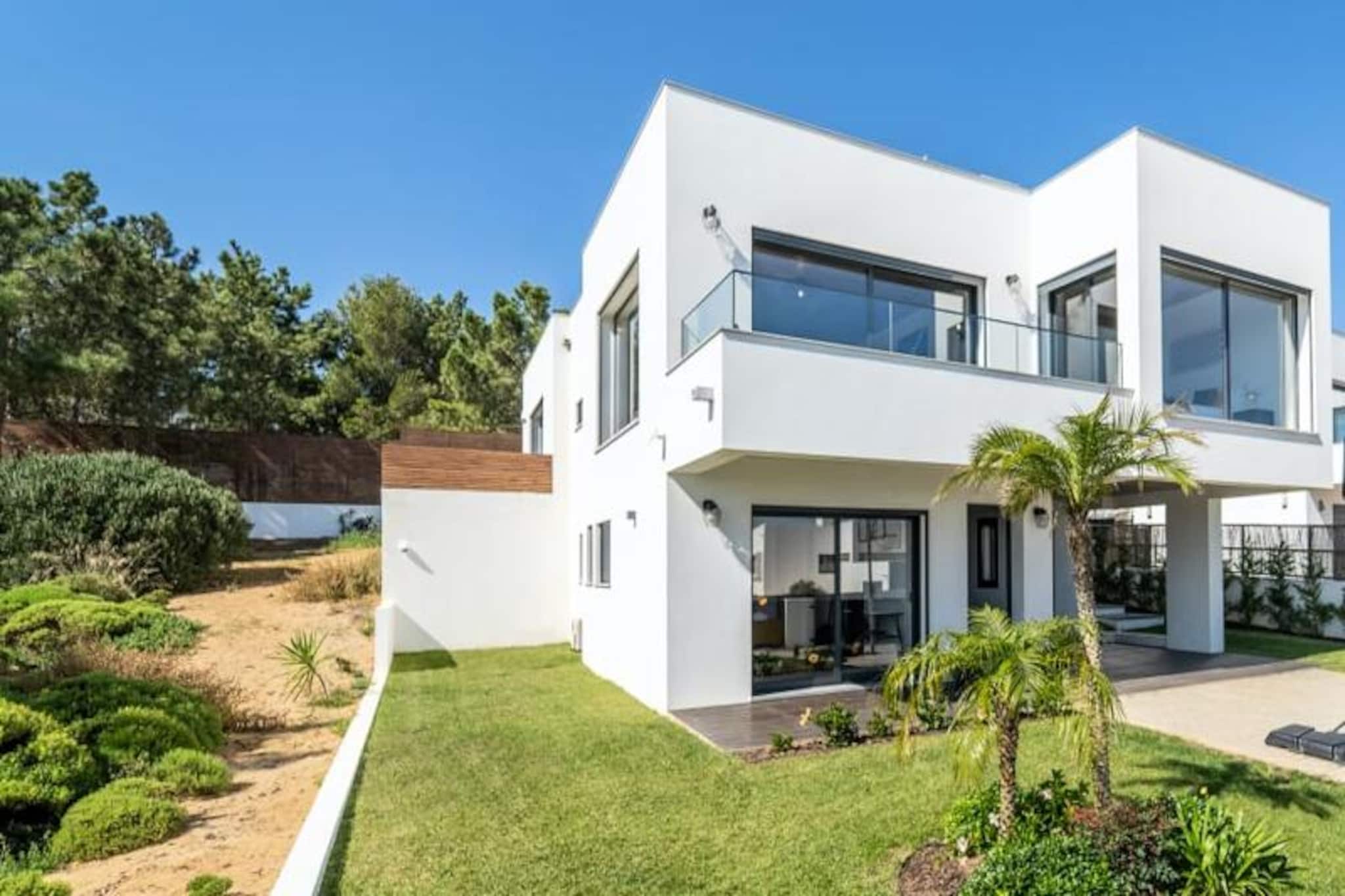 Villa in Espartal near Monte Clérigo Beach