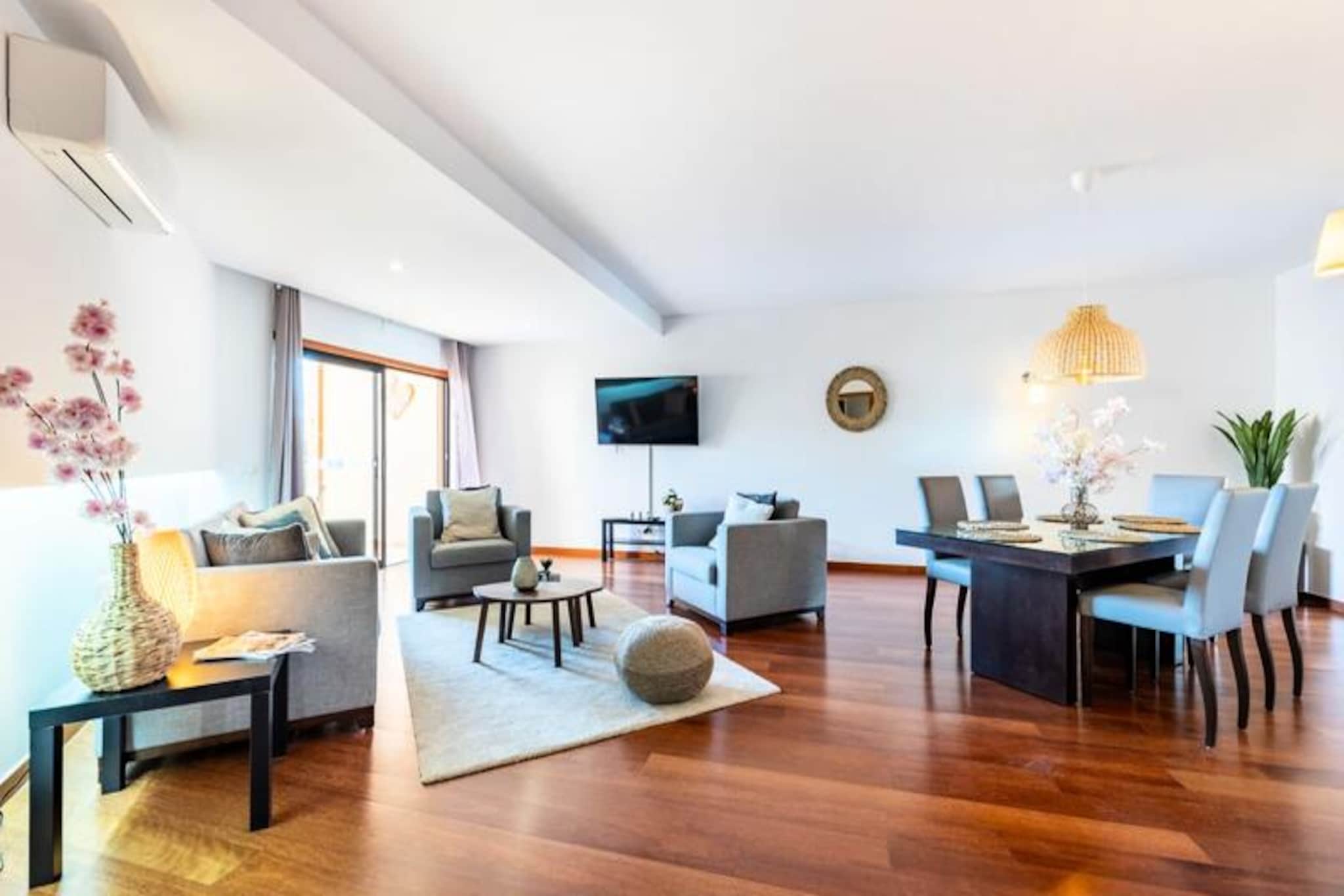 Apartment in Luz with Heated Pools