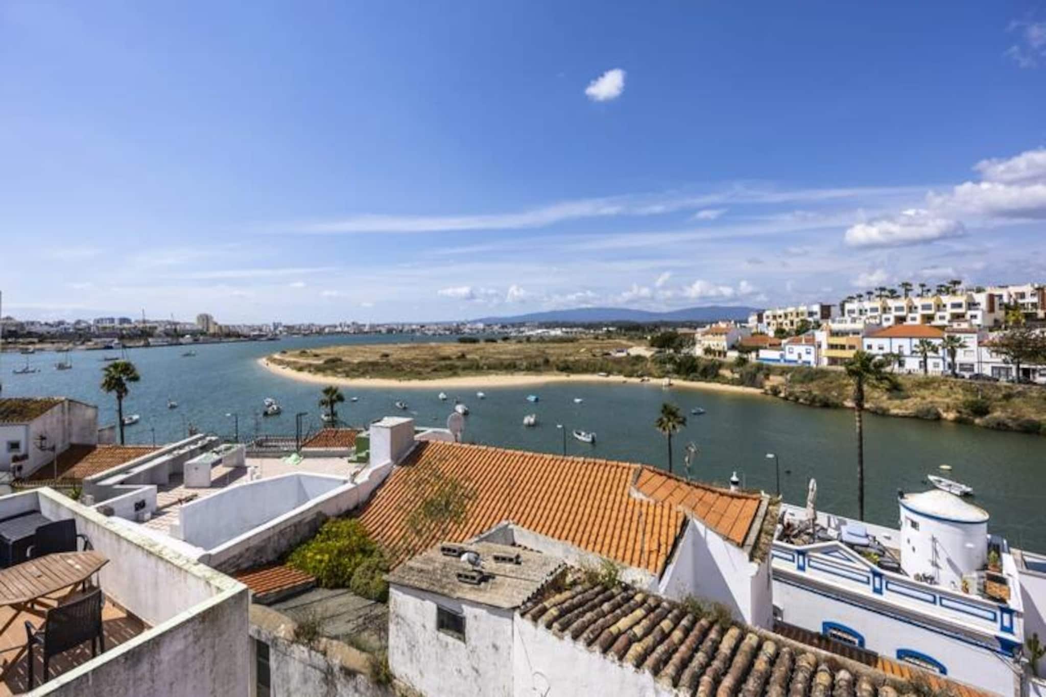 Apartment in Ferragudo with Harbor Views