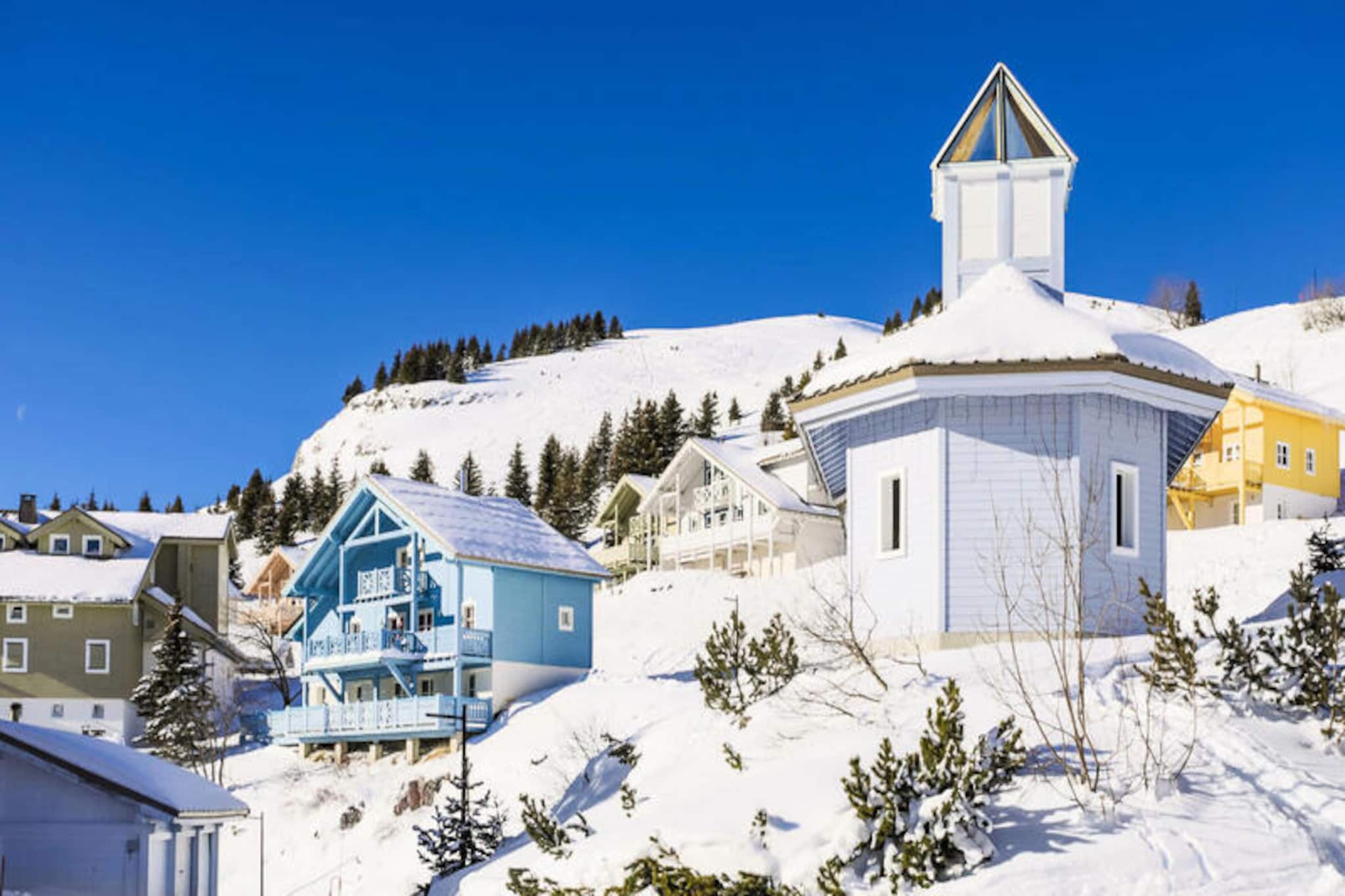 Comfort Chalet with 3 bedrooms (sleeps 8)