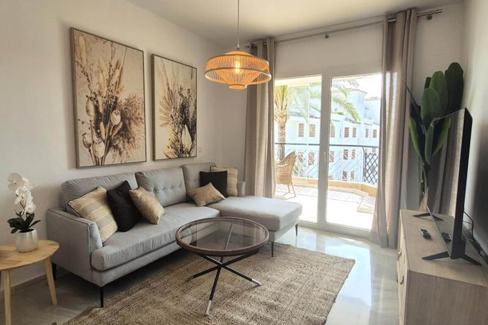 Apartment in Calahonda with Beach Access