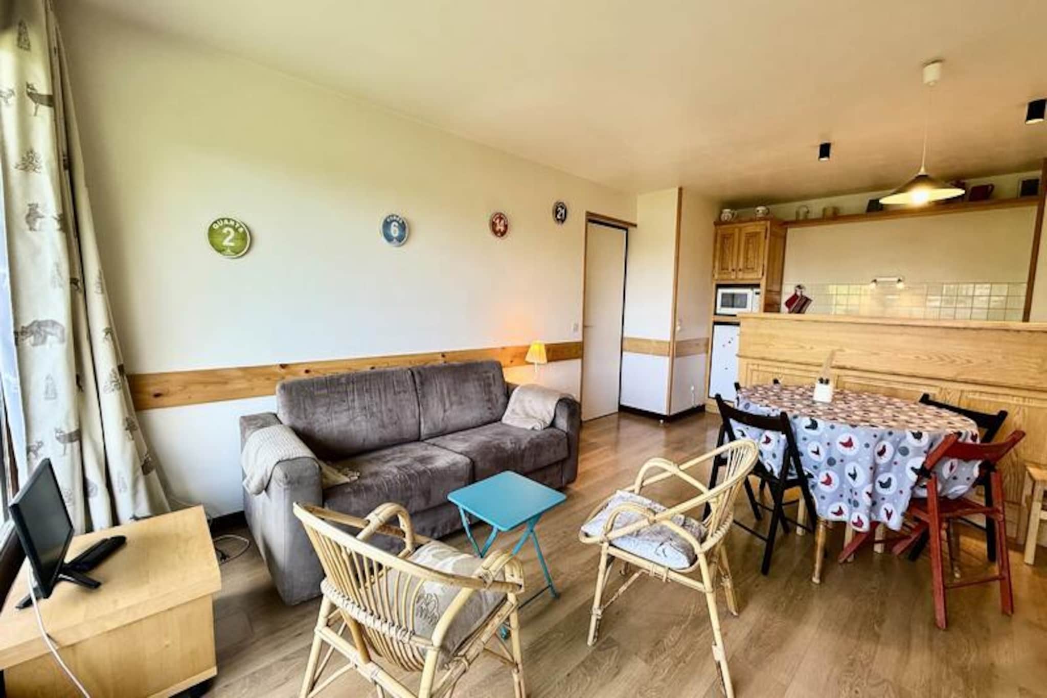 Ideally located at the foot of the slopes and close to shops.