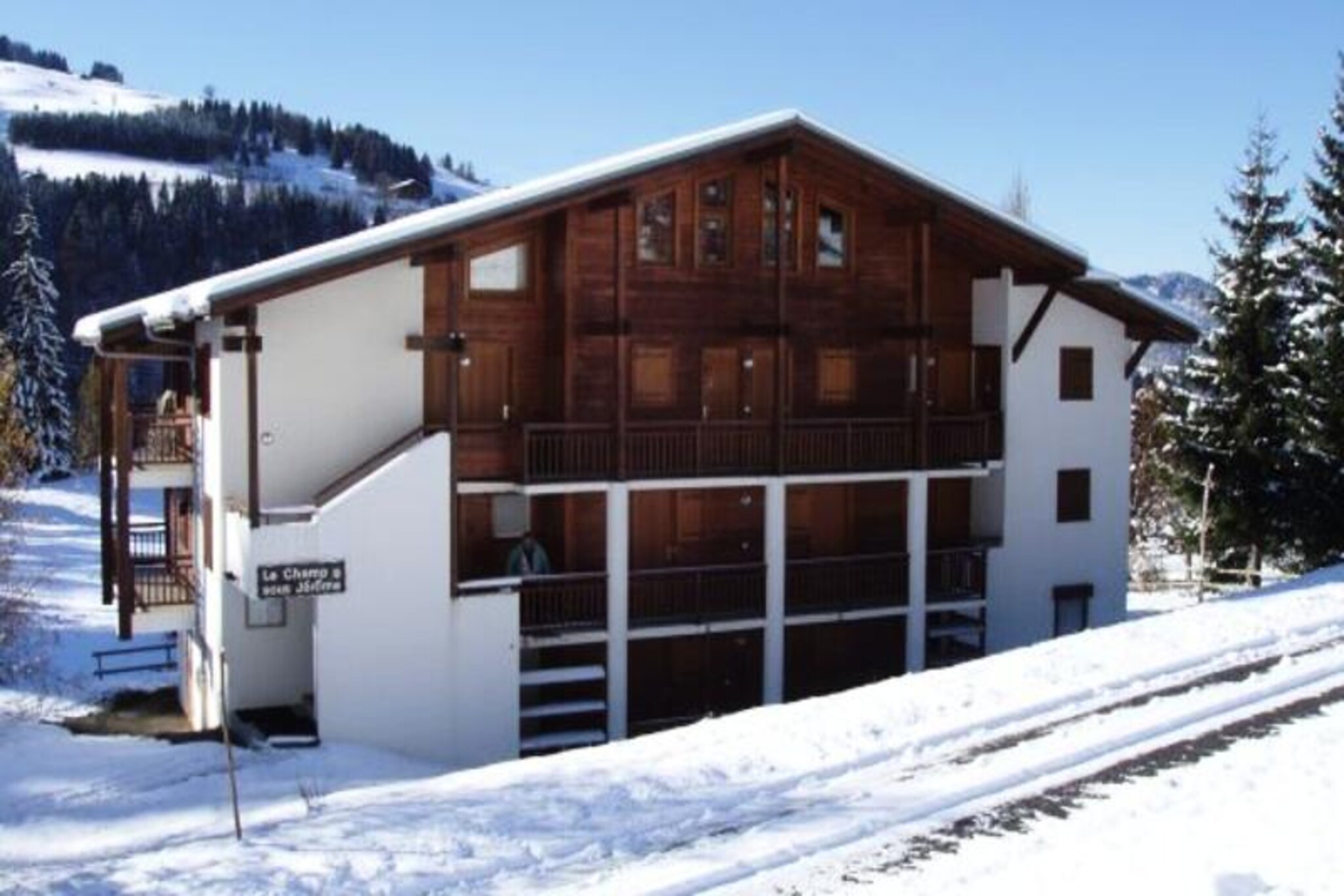 Amidst the serene alpine beauty of Notre Dame de Bellecombe, this charming studio offers a delightful retreat for up to four guests. Imagine waking up to the breathtaking views of Mont Charvin and the valley from your southwest-facing terrace, basking in the warm sunlight that graces this peaceful corner of the Alps. Whether you’re seeking a winter wonderland or a summer escape, this property promises an unforgettable experience surrounded by nature’s splendor. \n\nInside, the studio is thoughtfully designed to combine comfort and practicality. The living room features a cozy sofa bed and a television for relaxing evenings, while the alcove provides bunk beds perfect for families or friends. The open-plan kitchen is equipped with modern amenities, including a mini oven, microwave, refrigerator, and dishwasher, ensuring you have everything needed to prepare meals after a day of adventure. The bathroom includes a shower and washing machine, with a separate toilet for added convenience. A private ski locker and covered parking add to the ease of your stay. \n\nIn winter, the free ski bus located just 300 meters away offers quick access to the Espace Diamant ski area, with its 192 km of slopes catering to all levels. The nearby Mont Rond and village center are just 2 km away, making it easy to explore the charm of Notre Dame de Bellecombe and its surrounding hamlets. Summer brings endless opportunities for hiking and mountain biking, with trails leading to panoramic views of Mont Blanc. The nearby Flumet lake, just 6 km away, adds a refreshing touch to your alpine adventures. \n\nWith its mountain-style decor, excellent sun exposure, and proximity to iconic destinations like Megève, Chamonix, and Annecy, this studio is the perfect base for exploring the Alps. Whether you’re here for skiing, hiking, or simply soaking in the tranquility, this property offers a warm and welcoming haven for your alpine getaway.
