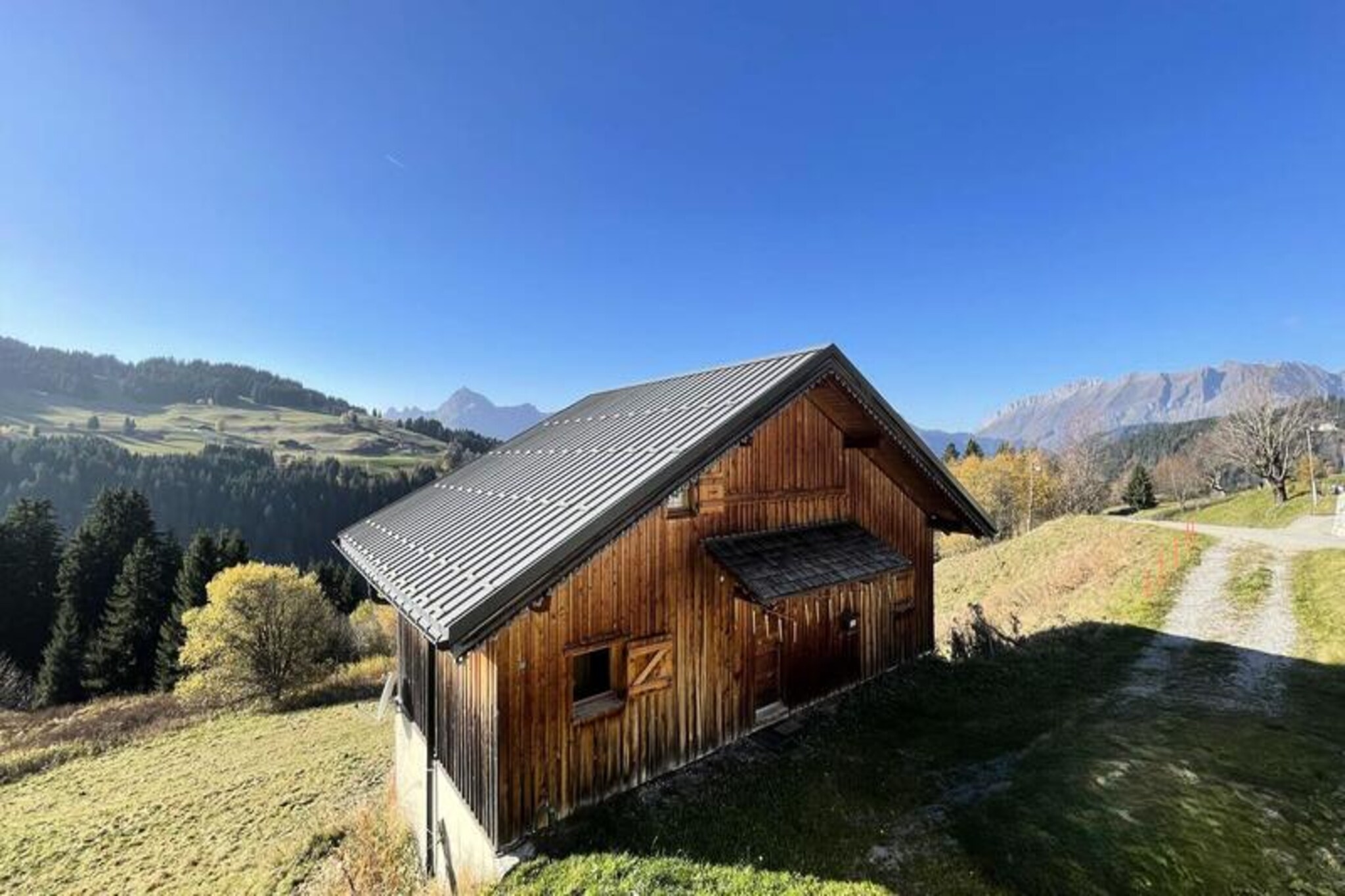Amid the serene beauty of the French Alps, La Ferme des Frasses invites you to experience a holiday steeped in authenticity and charm. This beautifully renovated Savoyard farmhouse, nestled just 500 meters from the Boulangère ski lift, offers direct access to the renowned Espace Diamant ski area. With 192 kilometers of interconnected slopes spanning six picturesque villages, it’s a haven for ski enthusiasts and nature lovers alike. The farmhouse’s east-facing terrace provides breathtaking views of Mont Charvin and the valley, setting the stage for unforgettable alpine mornings. \n\nThe spacious 145m² ground-floor apartment is thoughtfully designed to accommodate up to eight guests. Its cozy living room features plush sofas, a flat-screen TV, and a DVD player, perfect for unwinding after a day of adventure. The open-plan kitchen and dining area, equipped with modern amenities like a ceramic hob, oven, dishwasher, and decorative wood-burning stove, make meal preparation a delight. Sleeping arrangements include two double bedrooms, a bunk bedroom, and a sofa bed in the living room, ensuring comfort for families or groups of friends. A large bathroom with a bathtub and a separate toilet adds convenience, while free Wi-Fi keeps you connected. \n\nBeyond the farmhouse, the village of Notre Dame de Bellecombe beckons with its charming hamlets and vibrant atmosphere. In winter, the nearby ski school and local eateries enhance your stay, while summer opens up a world of hiking trails, mountain bike routes, and panoramic views of Mont Blanc via the Mont Rond chairlift. The Flumet lake and leisure center, just 9 kilometers away, offer additional recreational options. \n\nWhether you seek thrilling ski adventures or tranquil summer escapes, La Ferme des Frasses combines rustic elegance with modern comfort, promising an unforgettable alpine retreat.