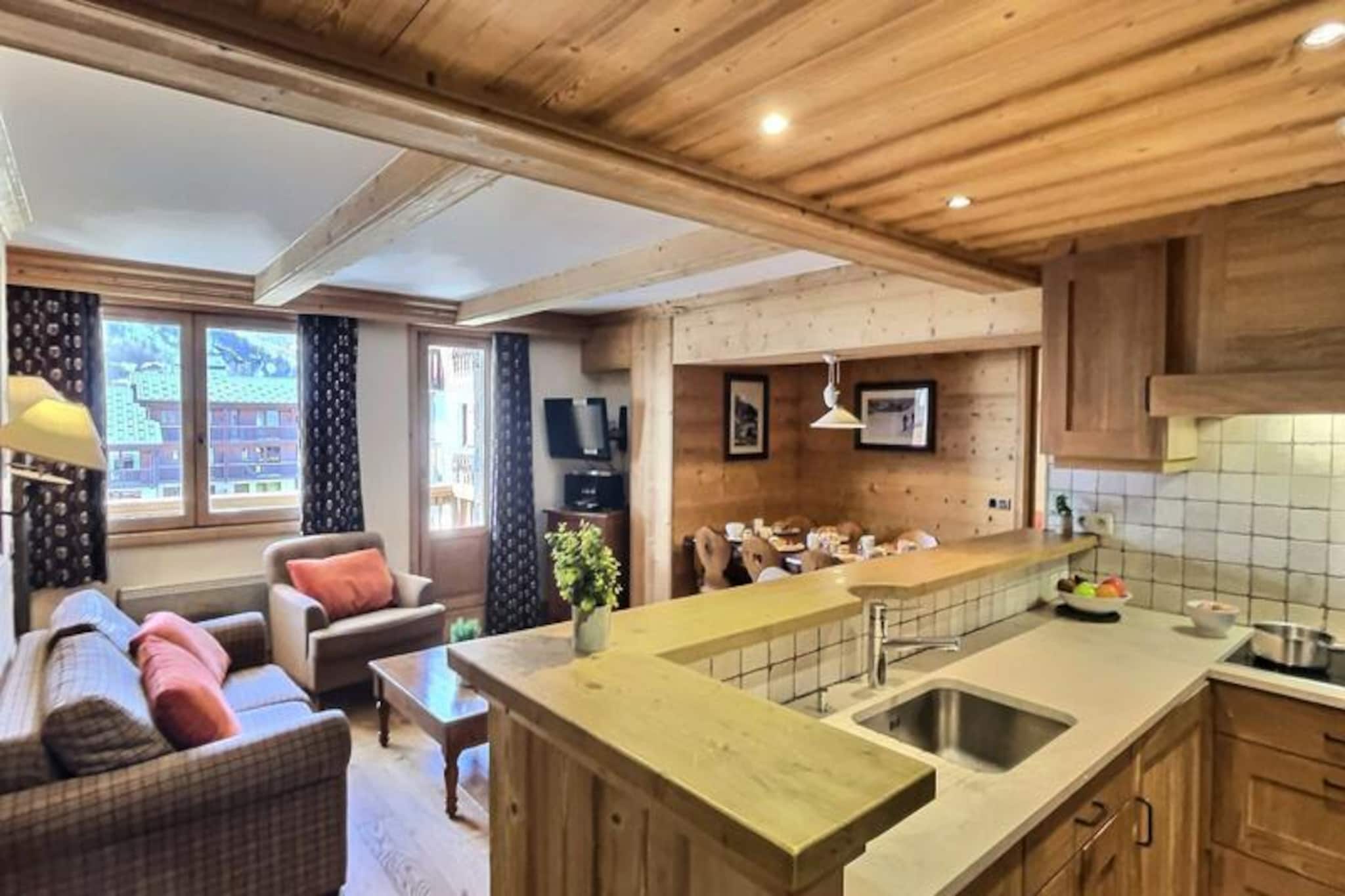 Superb 3-room apartment with a sleeping alcove for 8 people located in Val d'Isère, ski-in/ski-out and 500m from the village centre, shuttle bus