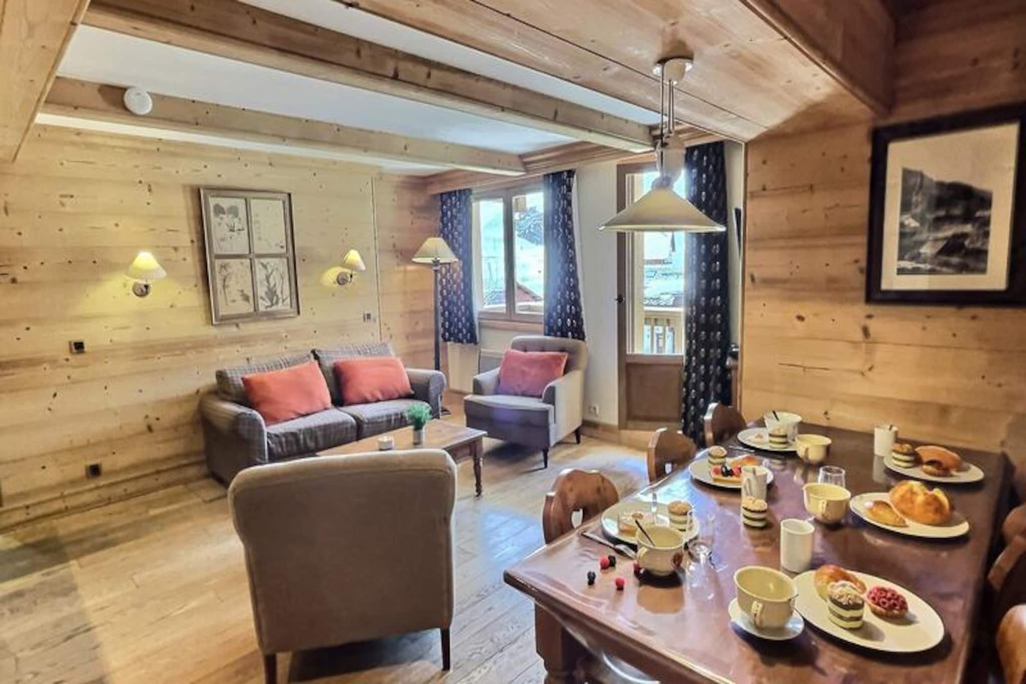 Superb 3-room apartment with a sleeping alcove for 8 people located in Val d'Isère, ski-in/ski-out and 500m from the village centre, shuttle bus