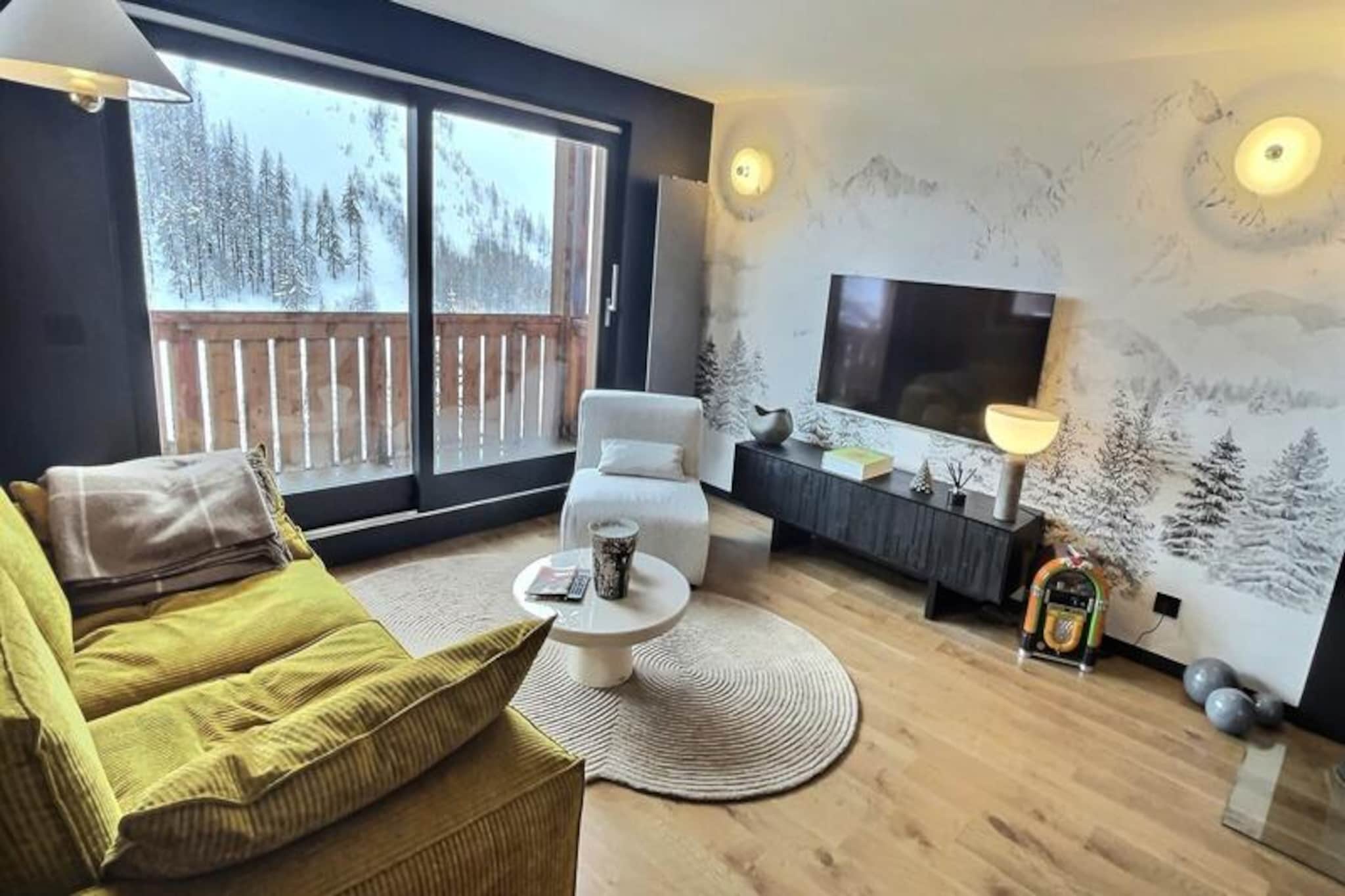Charming 2-bedroom apartment for 4 to 5 people, located in Val d'Isère in the La Legettaz district at the foot of the slopes