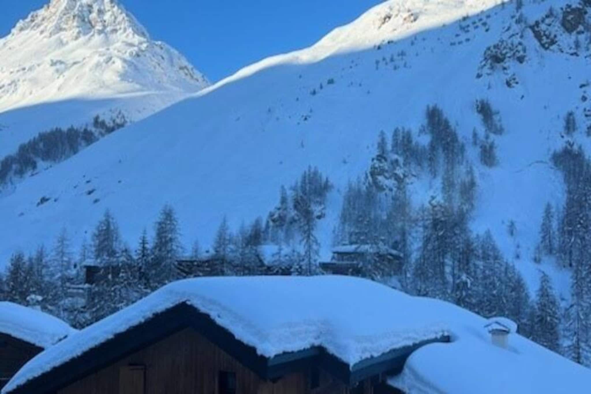 In the heart of the prestigious La Legettaz district in Val d'Isère, this elegant 2-bedroom duplex apartment offers a serene alpine escape for up to four guests. Perched on the 4th floor of a residence with an elevator, the property boasts breathtaking southeast-facing views of the surrounding mountains, valley, and ski slopes, creating a perfect backdrop for your winter or summer retreat. Whether you're here to carve through fresh snow or explore the lush alpine trails, this location promises an unforgettable experience.
Inside, the apartment spans 72m² and exudes refined comfort. The master bedroom features a luxurious double bed, while the second bedroom is equipped with two cozy single beds, ensuring restful nights after active days. The open-plan kitchen and living area invite you to relax and socialize, with high-end appliances such as a ceramic hob, oven, dishwasher, washer-dryer, and even a raclette and fondue set for authentic Savoyard evenings. The modern bathroom includes a walk-in shower and a separate toilet, offering both style and convenience.
Practical amenities elevate your stay, including a ski locker for your gear, a covered parking space with remote access, and a television for entertainment. To make your arrival seamless, bed linen and towels are provided, and beds are made upon arrival (except for short stays and summer bookings). Please note that the apartment is non-smoking, and pets are not allowed, ensuring a pristine and tranquil environment.
With its unbeatable location at the foot of the slopes, this apartment places you steps away from world-class skiing and hiking opportunities. Whether you're savoring panoramic views from your balcony or indulging in a cozy evening indoors, this alpine haven promises a harmonious blend of comfort, elegance, and adventure. Book now and create memories that will last a lifetime.