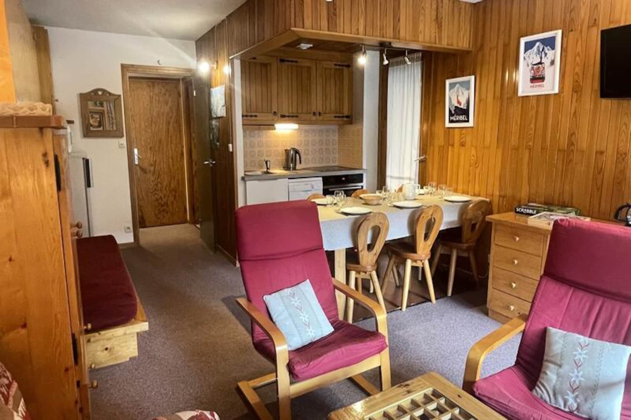 Close to shops, the Morel chairlift (free) and the bus stop