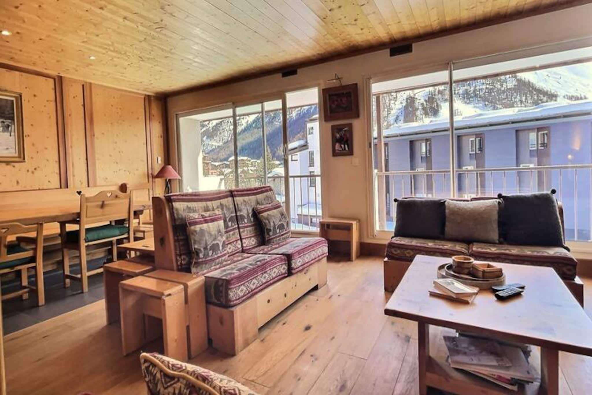 3-room apartment located in Val d'Isère, in a quiet residence close to the slopes and the resort centre