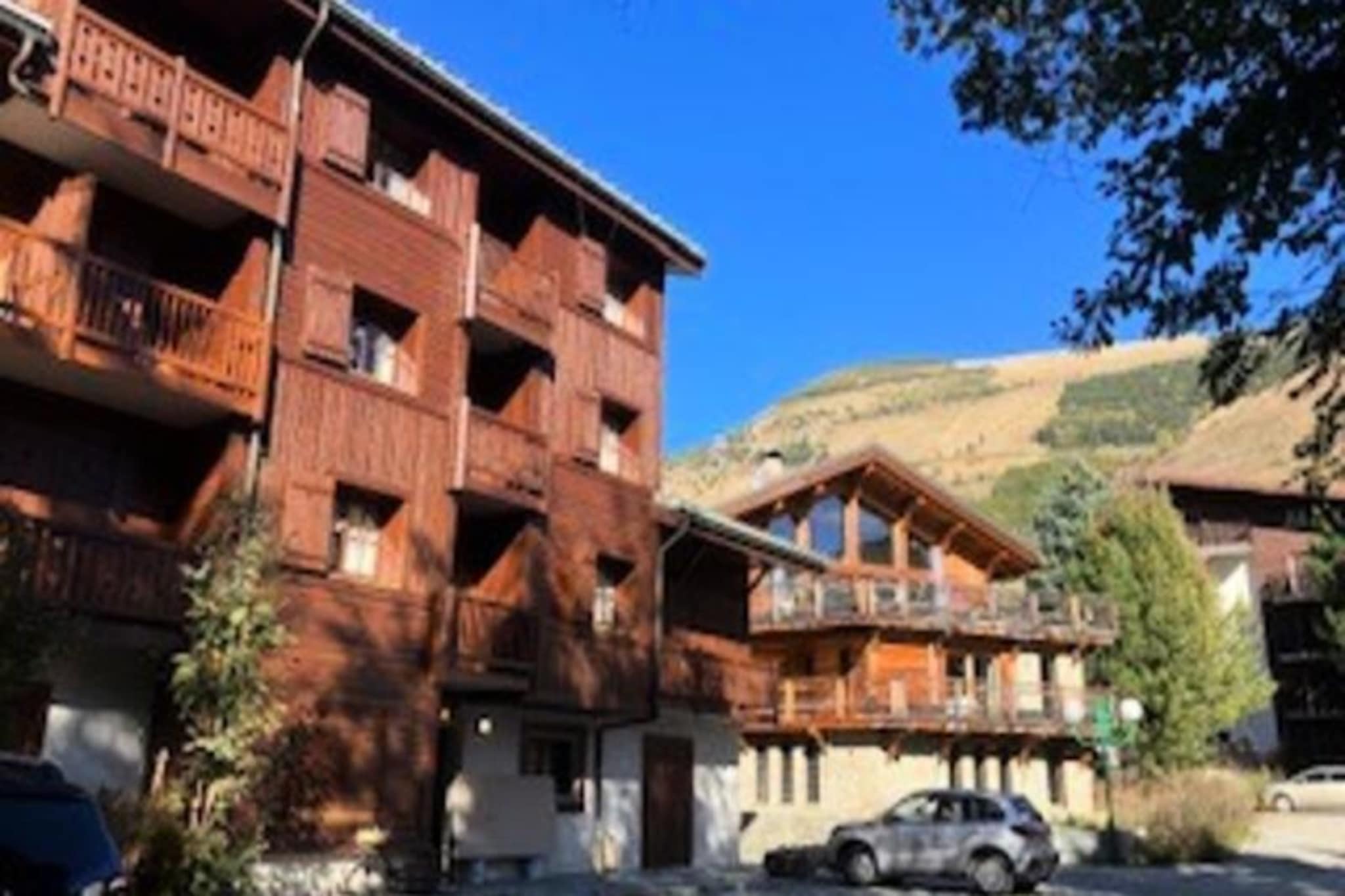 ALPINA13 Spacious apartment in a quiet neighborhood