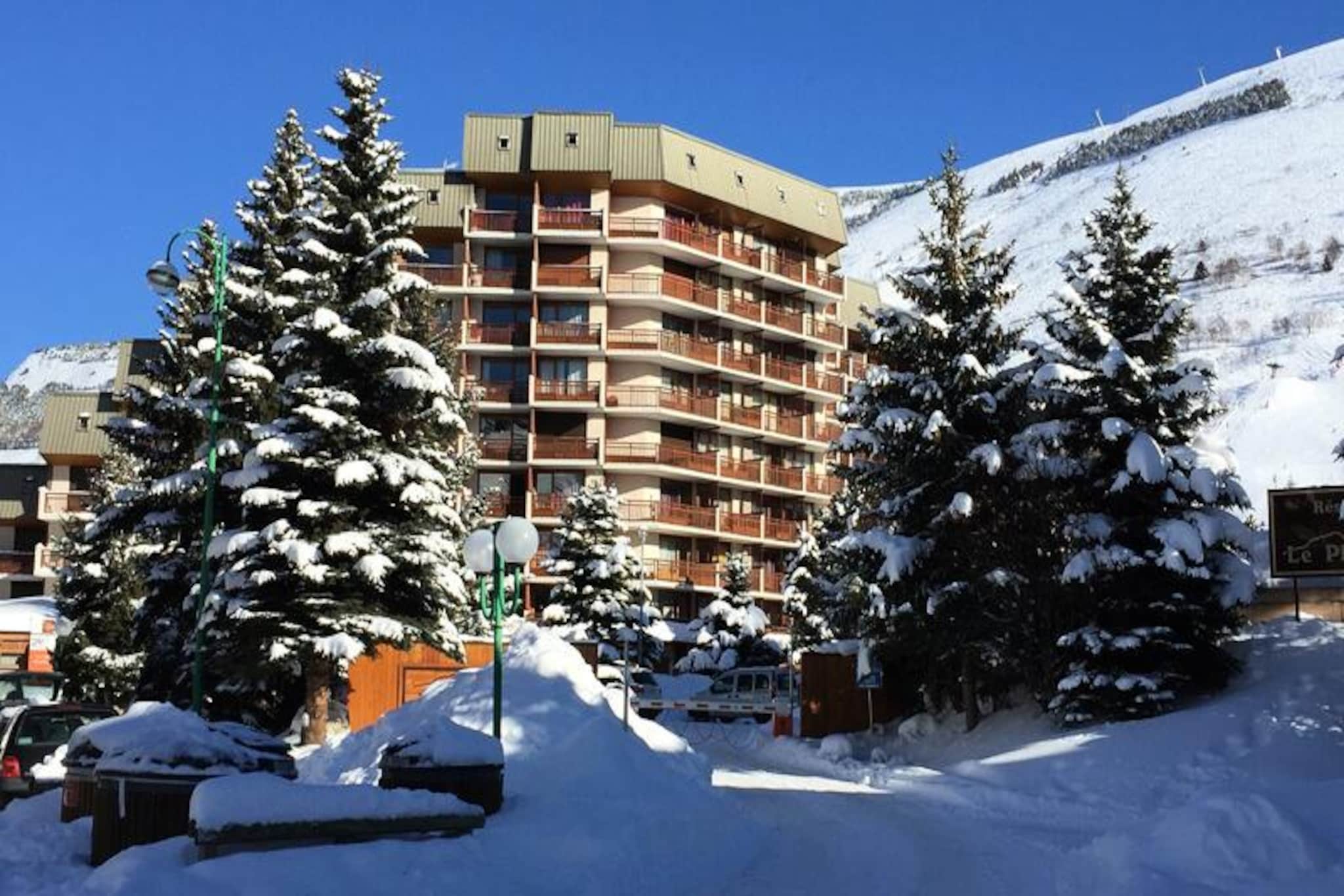 Apartment in Resort with Glacier Views