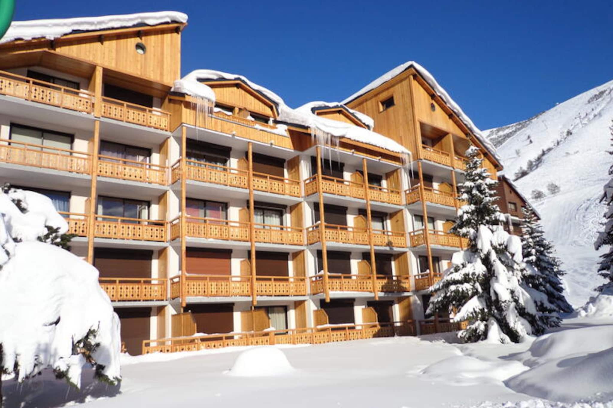 High above the charming alpine village of Les Arcs 1800, this elegant ski-in/ski-out apartment offers a serene escape for mountain enthusiasts. Perched on the 4th floor of a quiet residence, its location is unbeatable—just steps from the slopes, ski lifts, and the meeting points for ski schools. Here, the rhythm of the mountains sets the tone for your days, whether you're carving fresh tracks in winter or exploring lush trails in summer. Large bay windows flood the space with natural light, framing breathtaking views of the surrounding peaks.
Inside, the apartment is thoughtfully designed to accommodate up to eight guests. It features two cozy bedrooms, including a master suite with an ensuite bathroom, and a third sleeping area with two single beds. The living room, with its comfortable sofa bed and flat-screen TV with a DVD player, invites you to unwind after a day of adventure. The fully equipped kitchen boasts modern amenities such as a dishwasher, oven, microwave, and even a raclette grill and fondue set for authentic alpine dining experiences. Two separate toilets and a shower room add convenience to your stay.
The residence is ideally situated close to shops, restaurants, and entertainment venues, yet remains tucked away from the main roads, ensuring a peaceful retreat. Outdoor parking with a barrier is available for added convenience. In summer, the region transforms into a haven for hikers and cyclists, while winter offers unparalleled access to the Paradiski domain. Whether you're here for the thrill of the slopes or the tranquility of the mountains, this apartment promises an unforgettable alpine getaway.