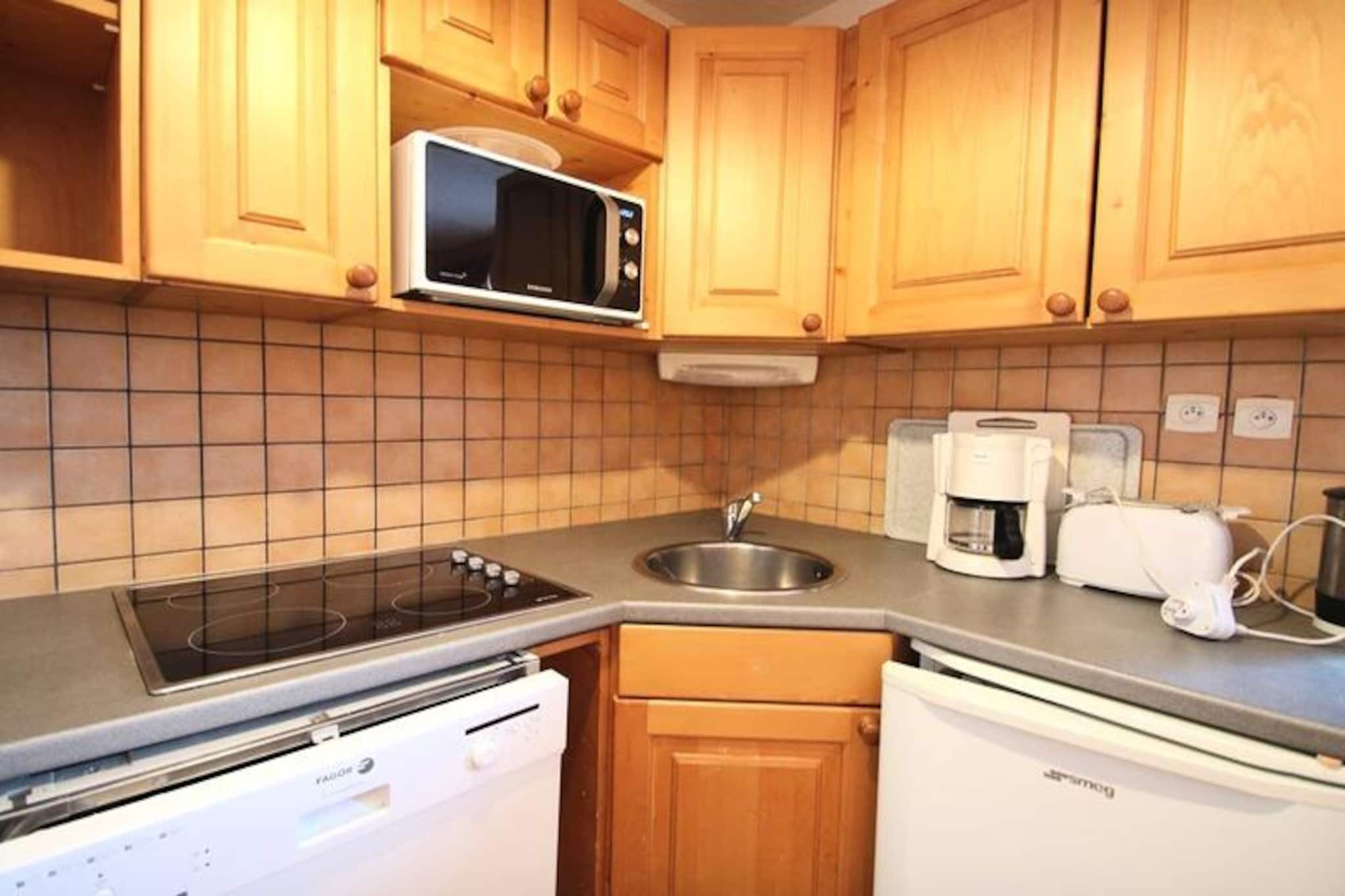 DBAC23 - 3 BEDROOM APARTMENT - BALCONY - SLEEPS 8 - 1800 Area