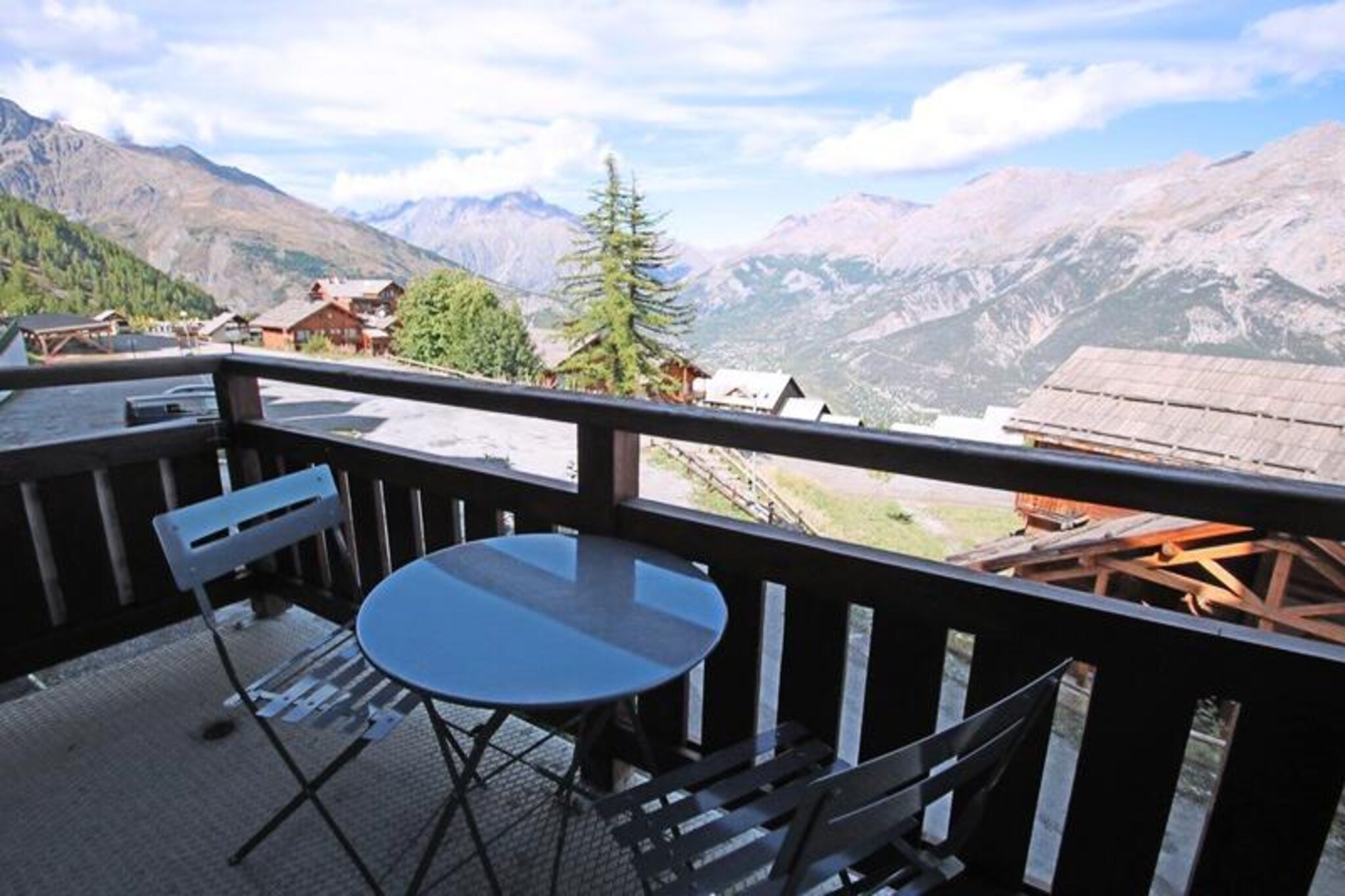 DBA106 - 1 BEDROOM APARTMENT + SLEEPING ALCOVE - BALCONY - SLEEPS 6 - 1800 Area