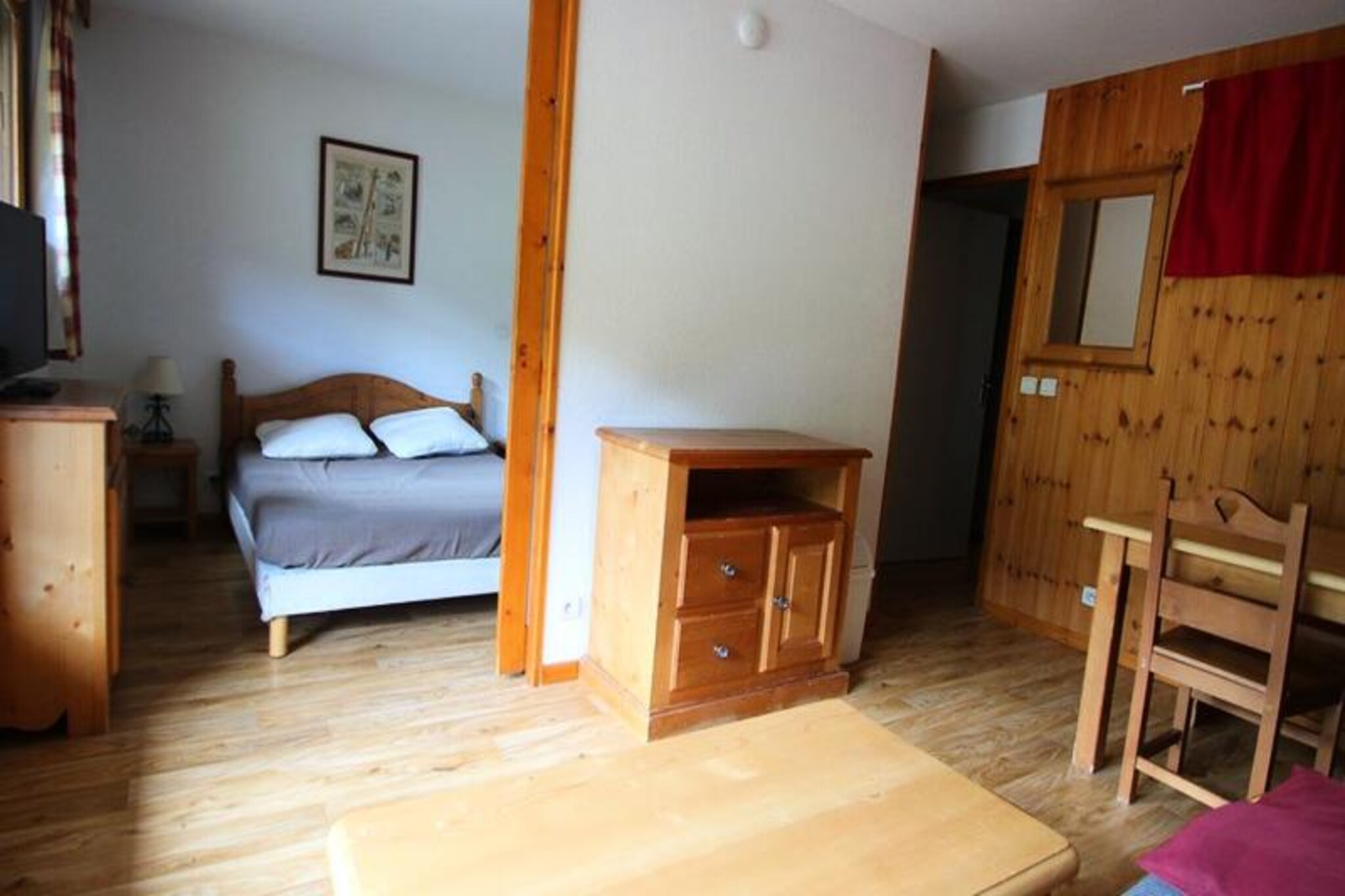 DBA106 - 1 BEDROOM APARTMENT + SLEEPING ALCOVE - BALCONY - SLEEPS 6 - 1800 Area
