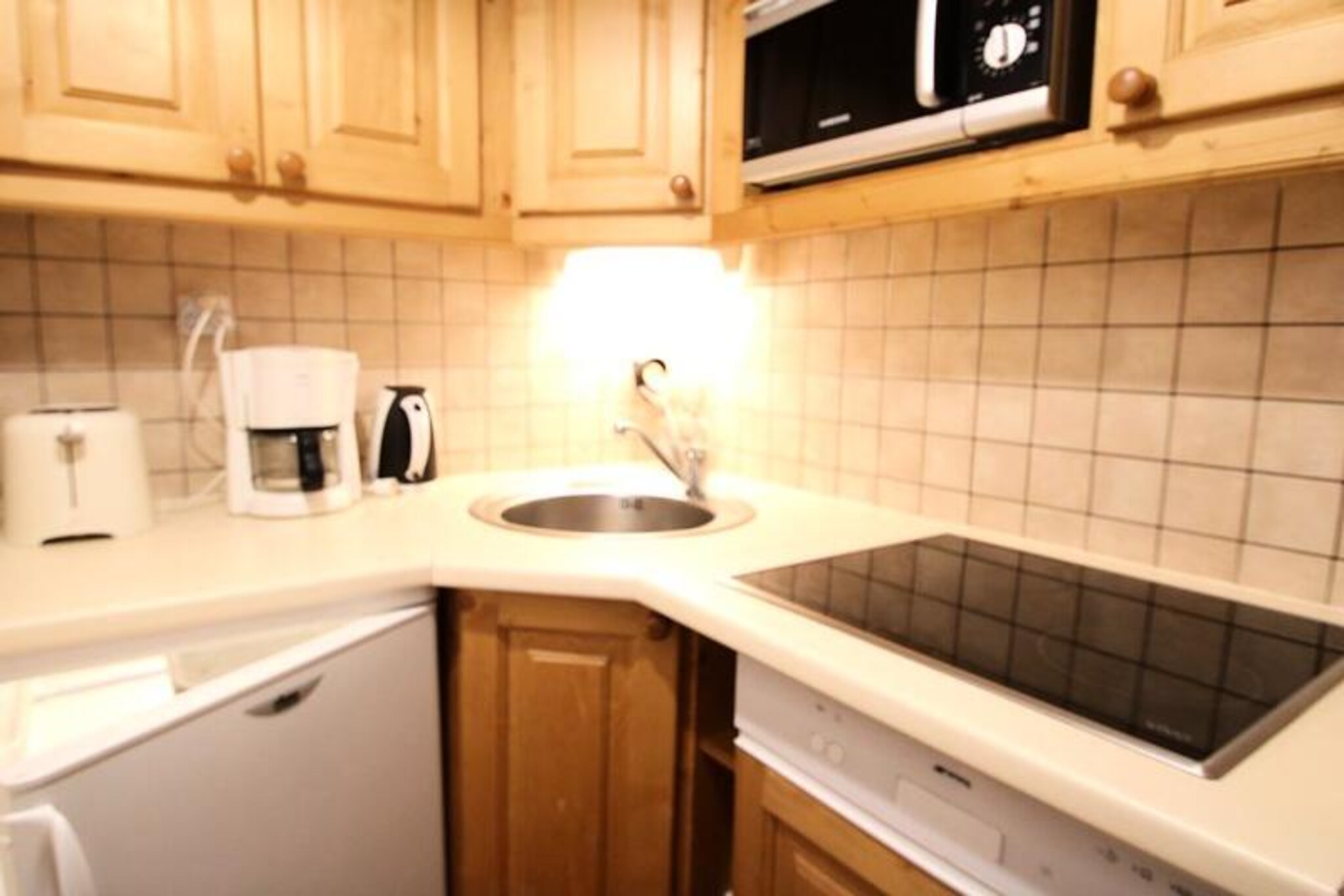 DBA217 - 1 BEDROOM APARTMENT + SLEEPING ALCOVE - BALCONY - SLEEPS 6 - 1800 Area