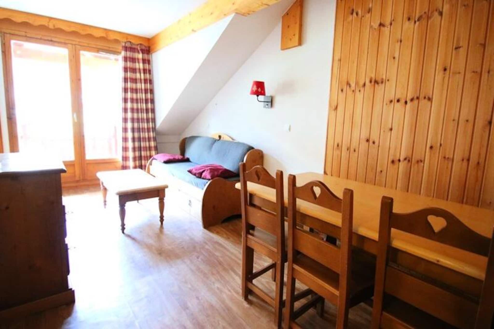 DBA413 - 1 BEDROOM APARTMENT + SLEEPING ALCOVE - BALCONY - SLEEPS 6 - 1800 Area