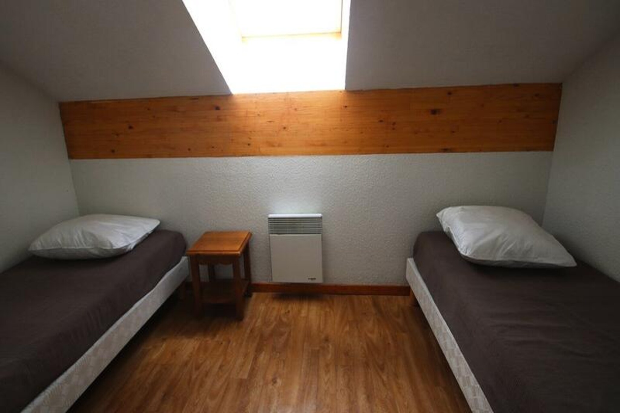 DBA413 - 1 BEDROOM APARTMENT + SLEEPING ALCOVE - BALCONY - SLEEPS 6 - 1800 Area