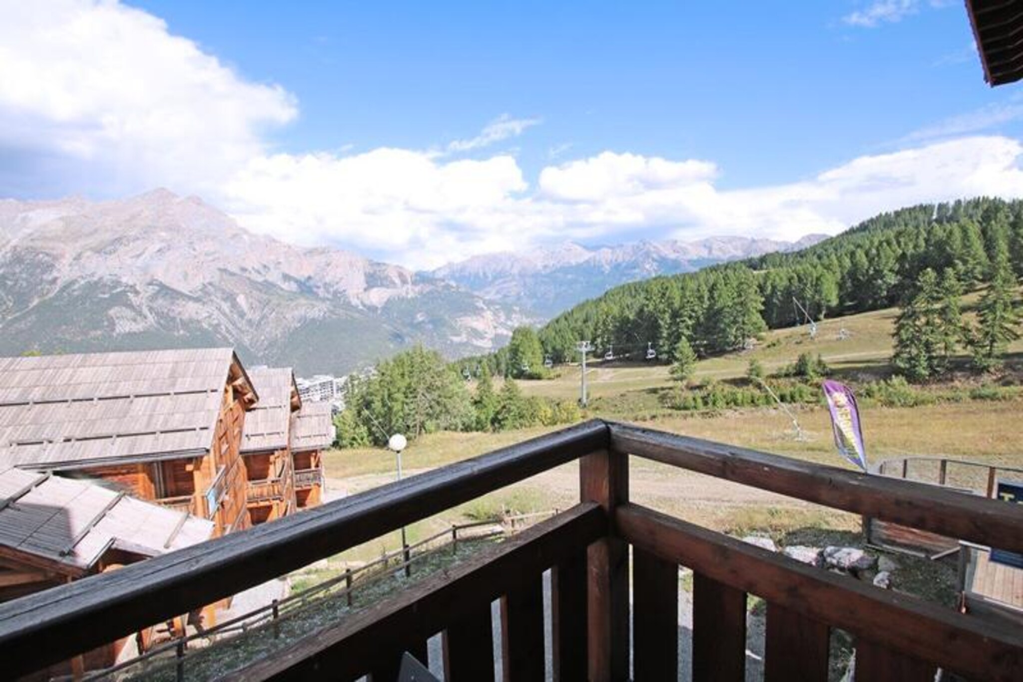 DBA104 - 1 BEDROOM APARTMENT + SLEEPING ALCOVE - BALCONY - SLEEPS 6 - 1800 Area