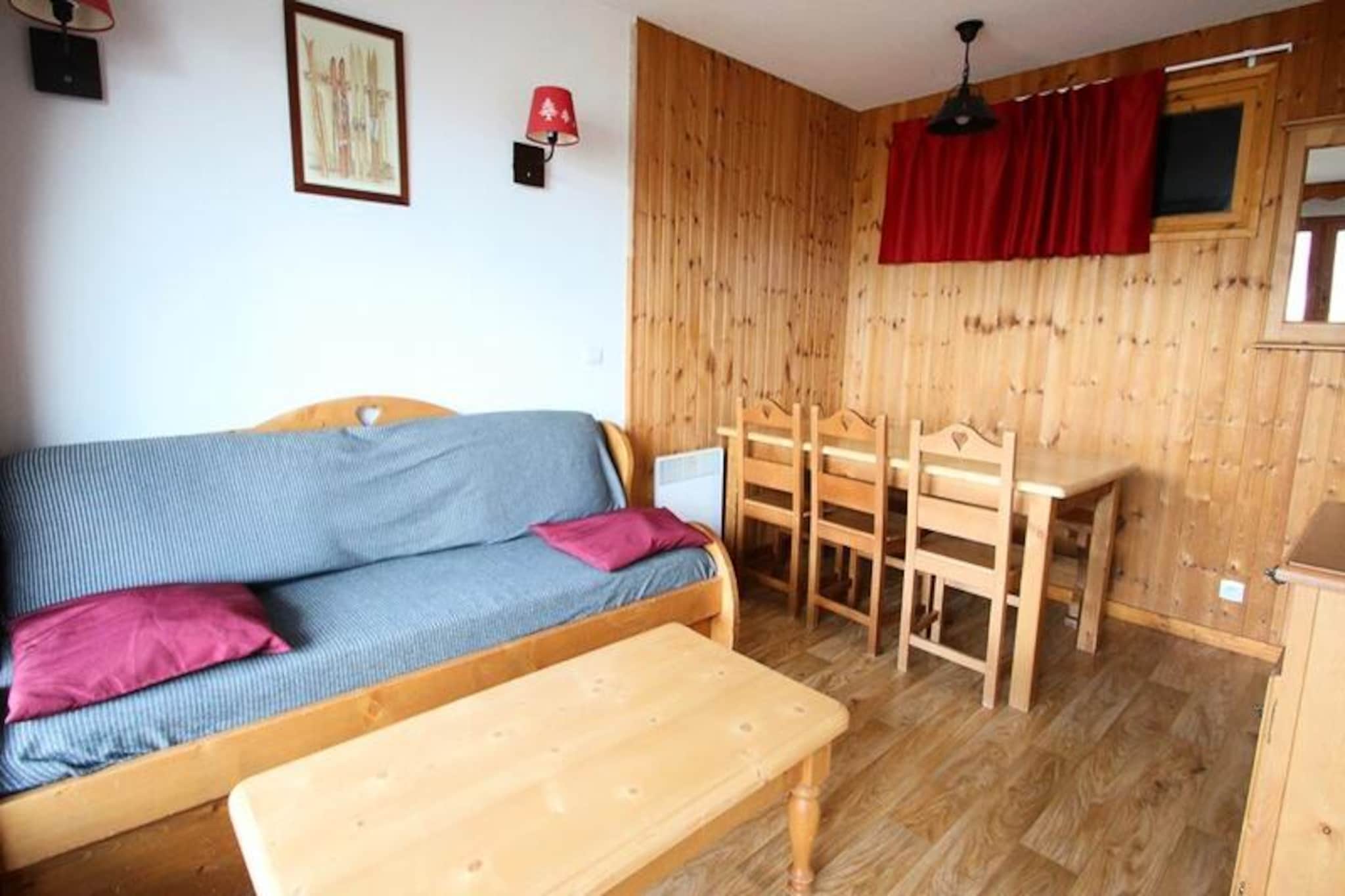 DBA104 - 1 BEDROOM APARTMENT + SLEEPING ALCOVE - BALCONY - SLEEPS 6 - 1800 Area