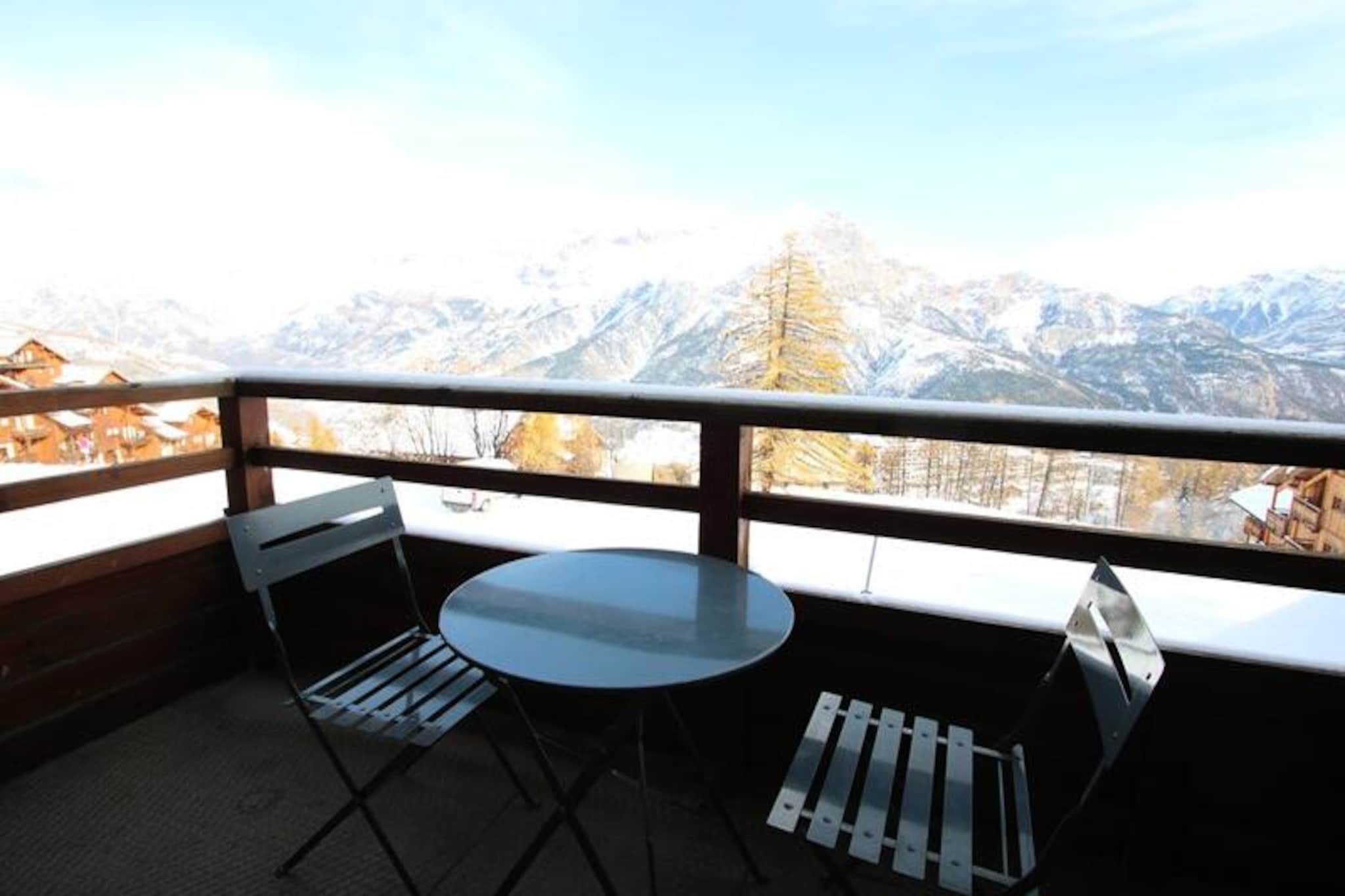 DBA218 - 1 BEDROOM APARTMENT + SLEEPING ALCOVE - BALCONY - SLEEPS 6 - 1800 Area