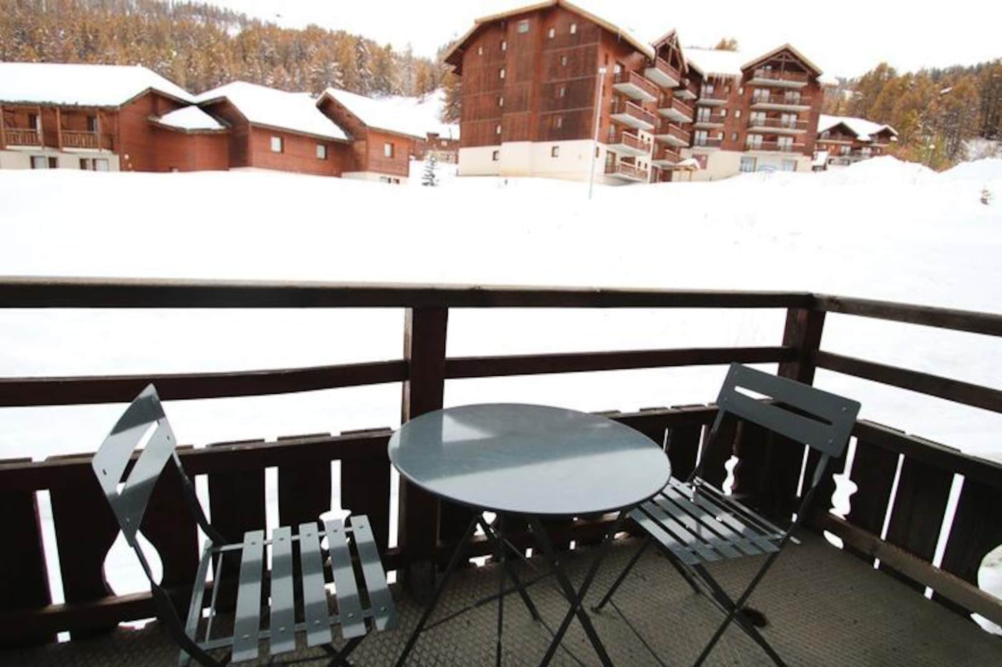 DBA211 - 1 BEDROOM APARTMENT + SLEEPING ALCOVE - BALCONY - SLEEPS 6 - 1800 Area