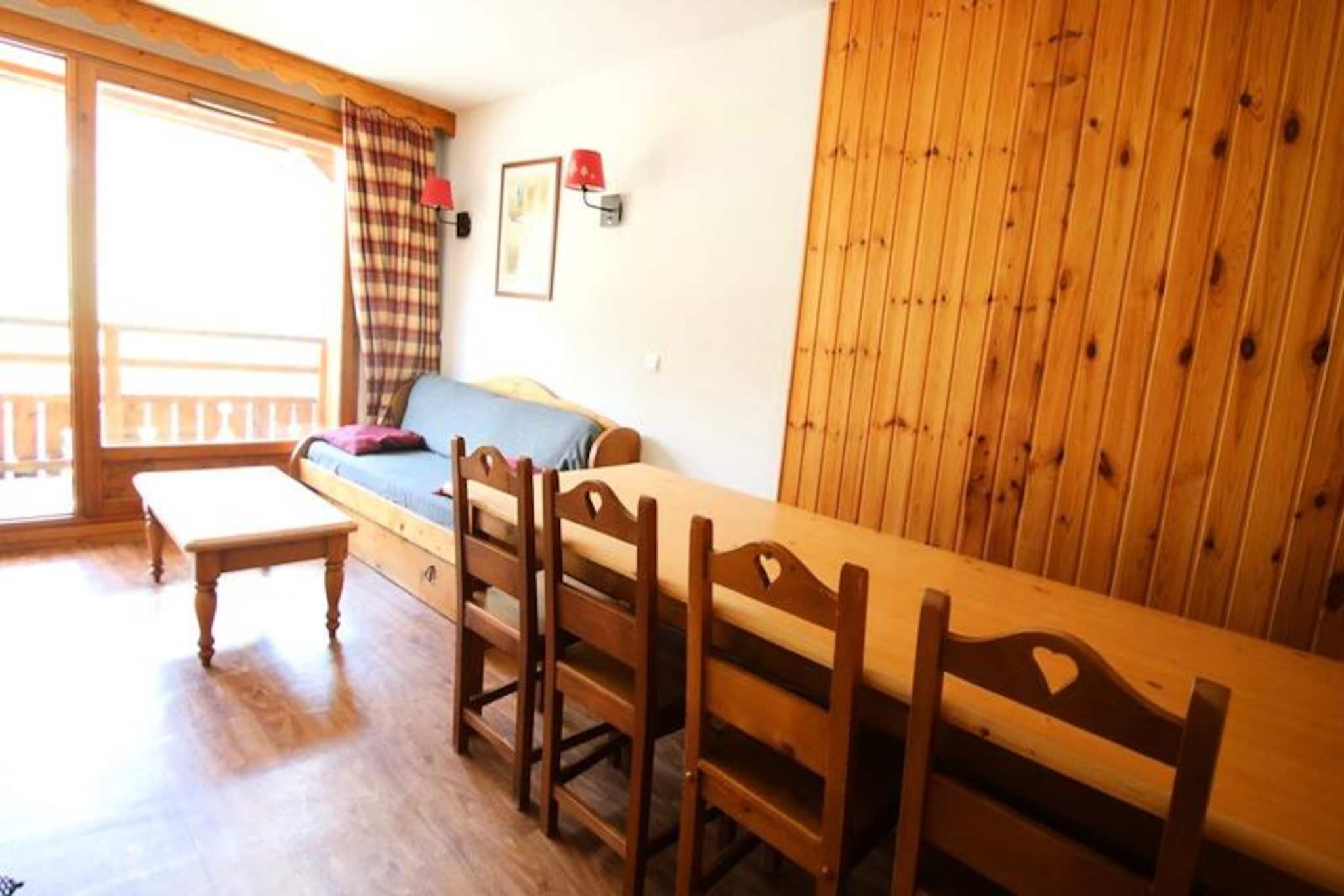 DBA417 - 2 BEDROOM APARTMENT + SLEEPING ALCOVE - BALCONY - SLEEPS 8 - 1800 Area