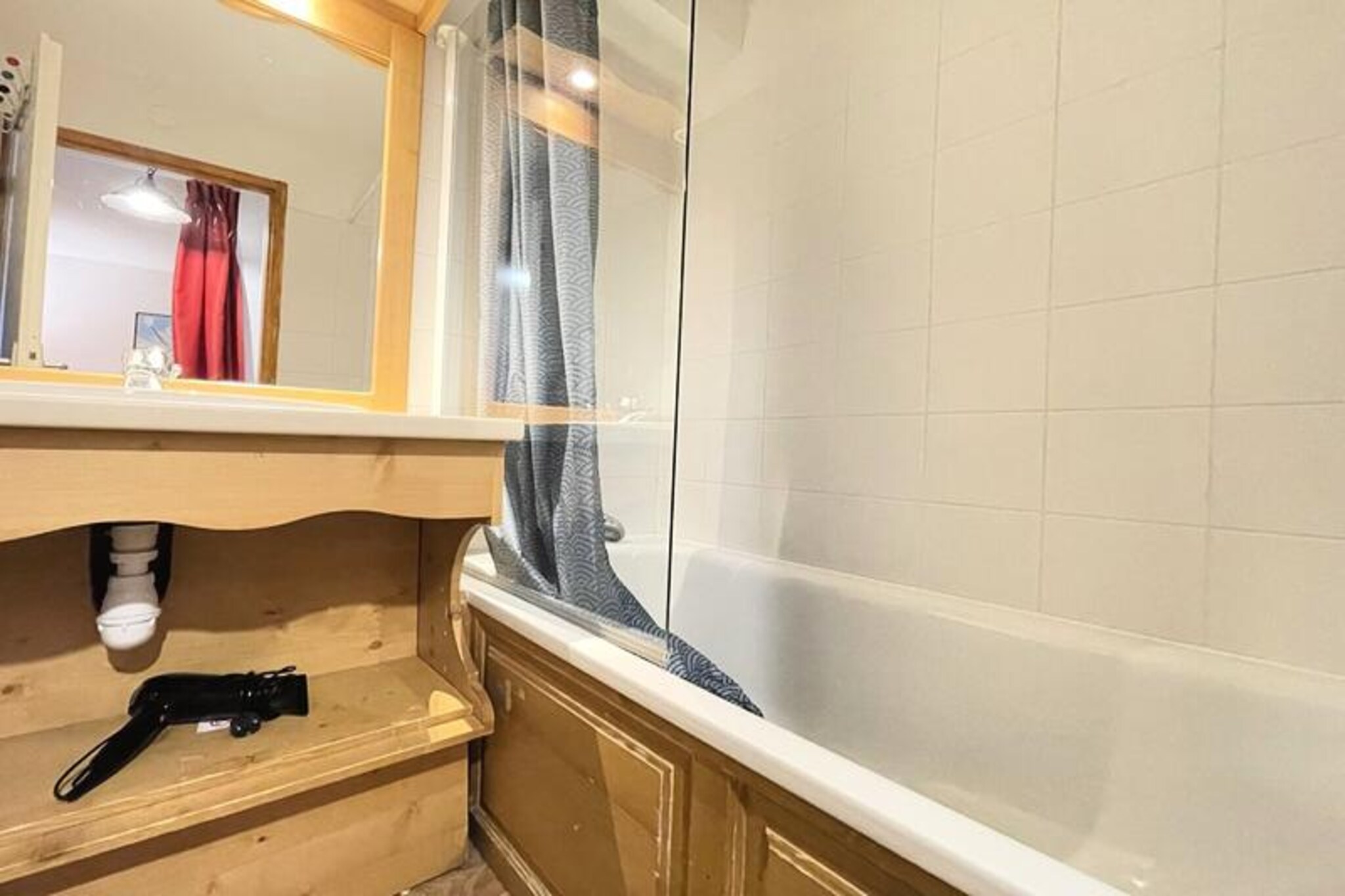 DBA204 - 1 BEDROOM APARTMENT + SLEEPING ALCOVE - BALCONY - SLEEPS 6 - 1800 Area