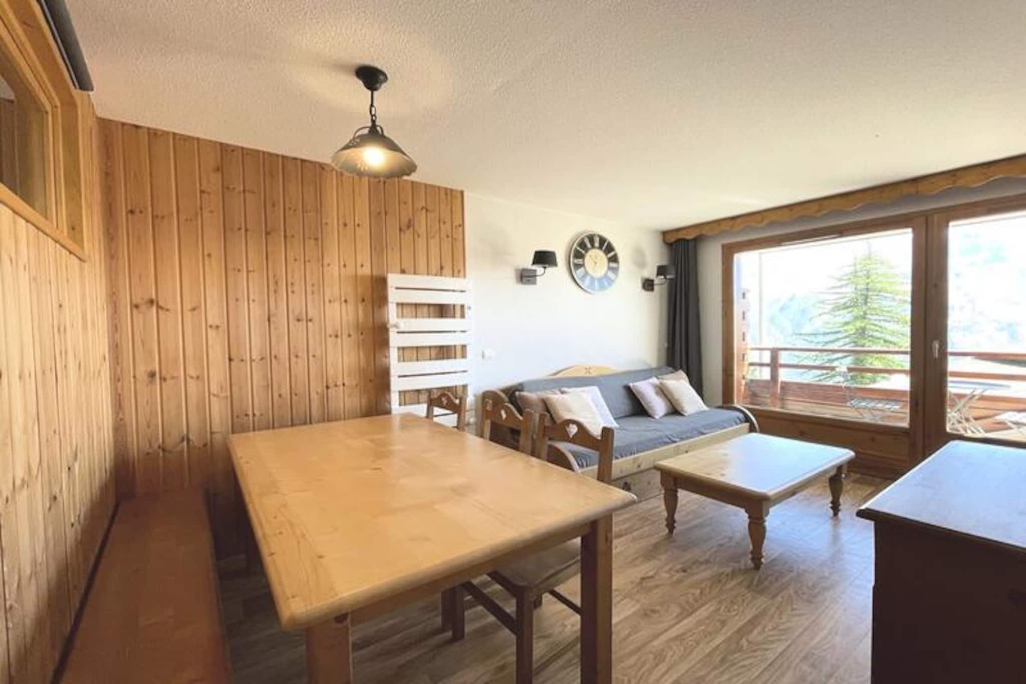 Apartment in Puy Saint Vincent Ski-In/Out