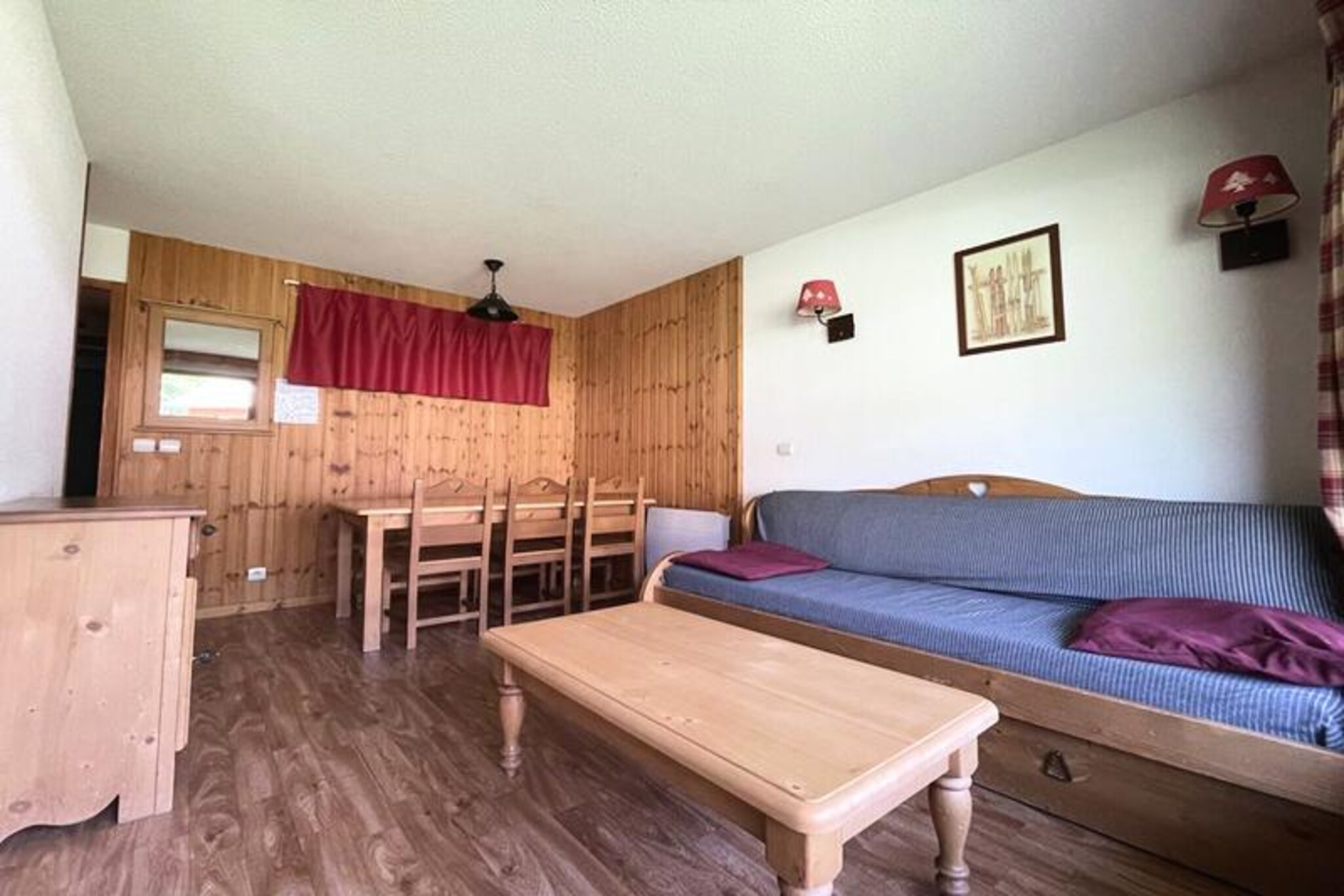 DBA313 - 1 BEDROOM APARTMENT + SLEEPING ALCOVE - BALCONY - SLEEPS 6 - 1800 Area