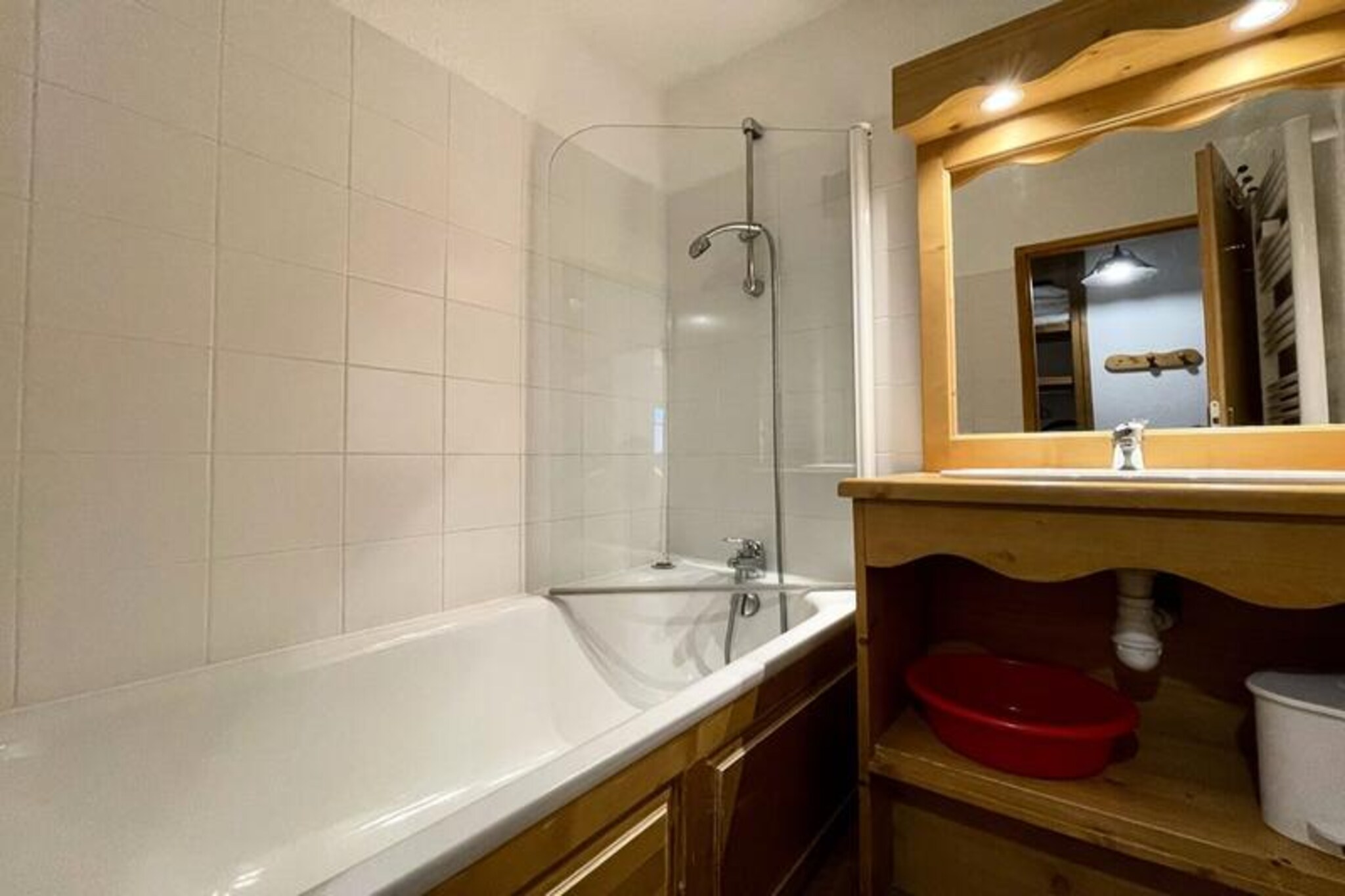 DBAC22 - 2 BEDROOM APARTMENT - BALCONY - SLEEPS 6 - 1800 Area