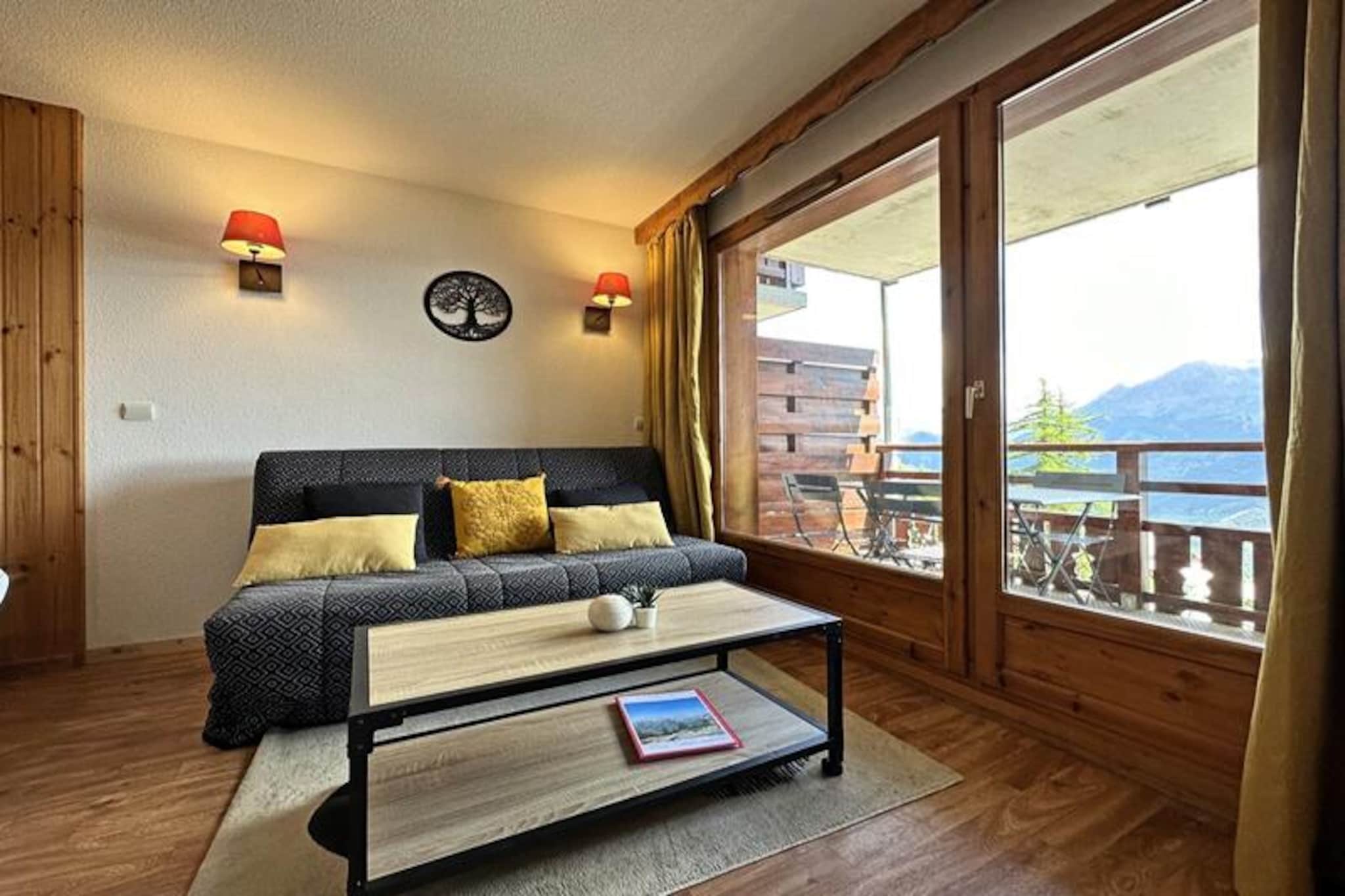 DBA208 - 1 BEDROOM APARTMENT + SLEEPING ALCOVE - BALCONY - SLEEPS 6 - 1800 Area