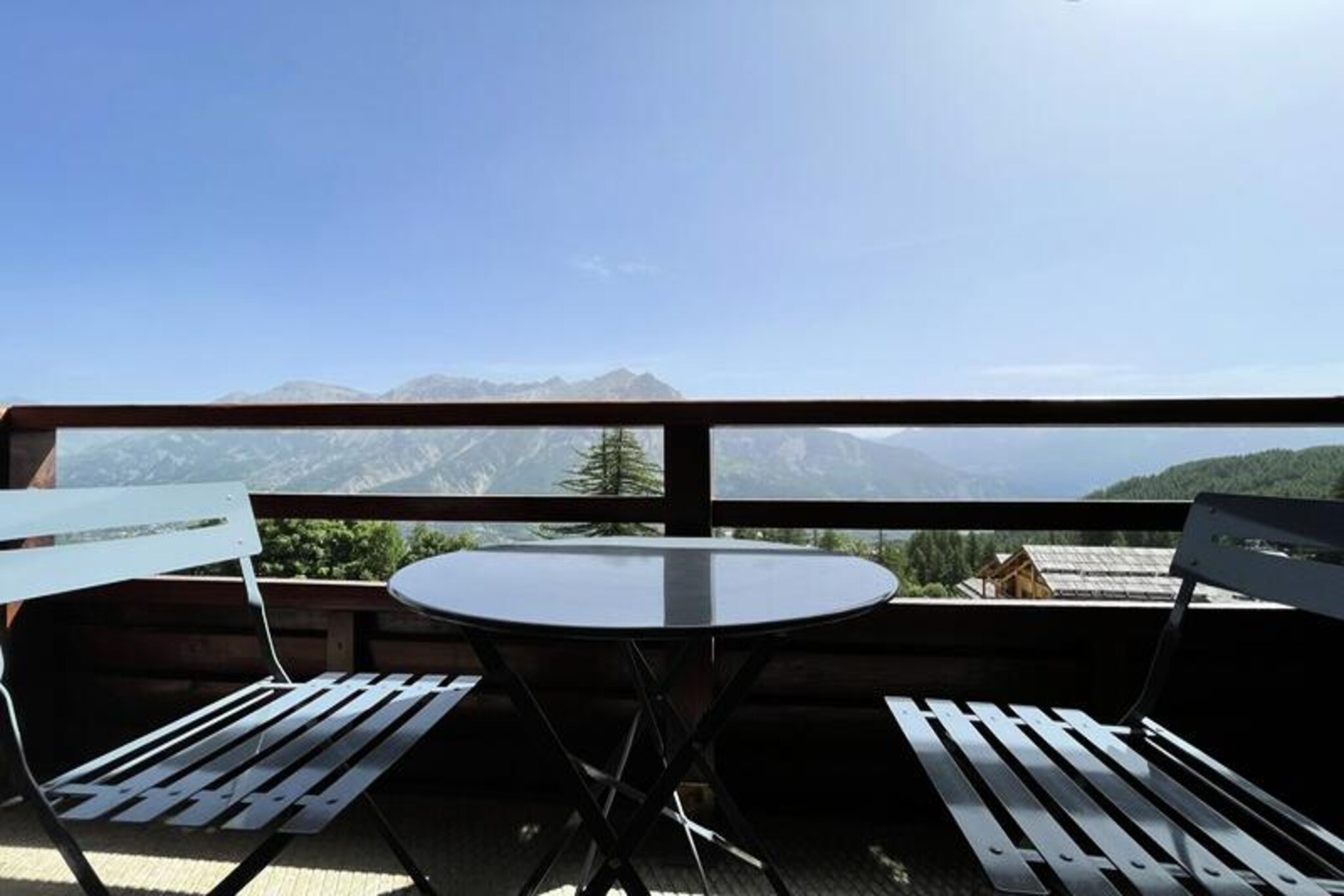 DBA318 - 1 BEDROOM APARTMENT + SLEEPING ALCOVE - BALCONY - SLEEPS 6 - 1800 Area