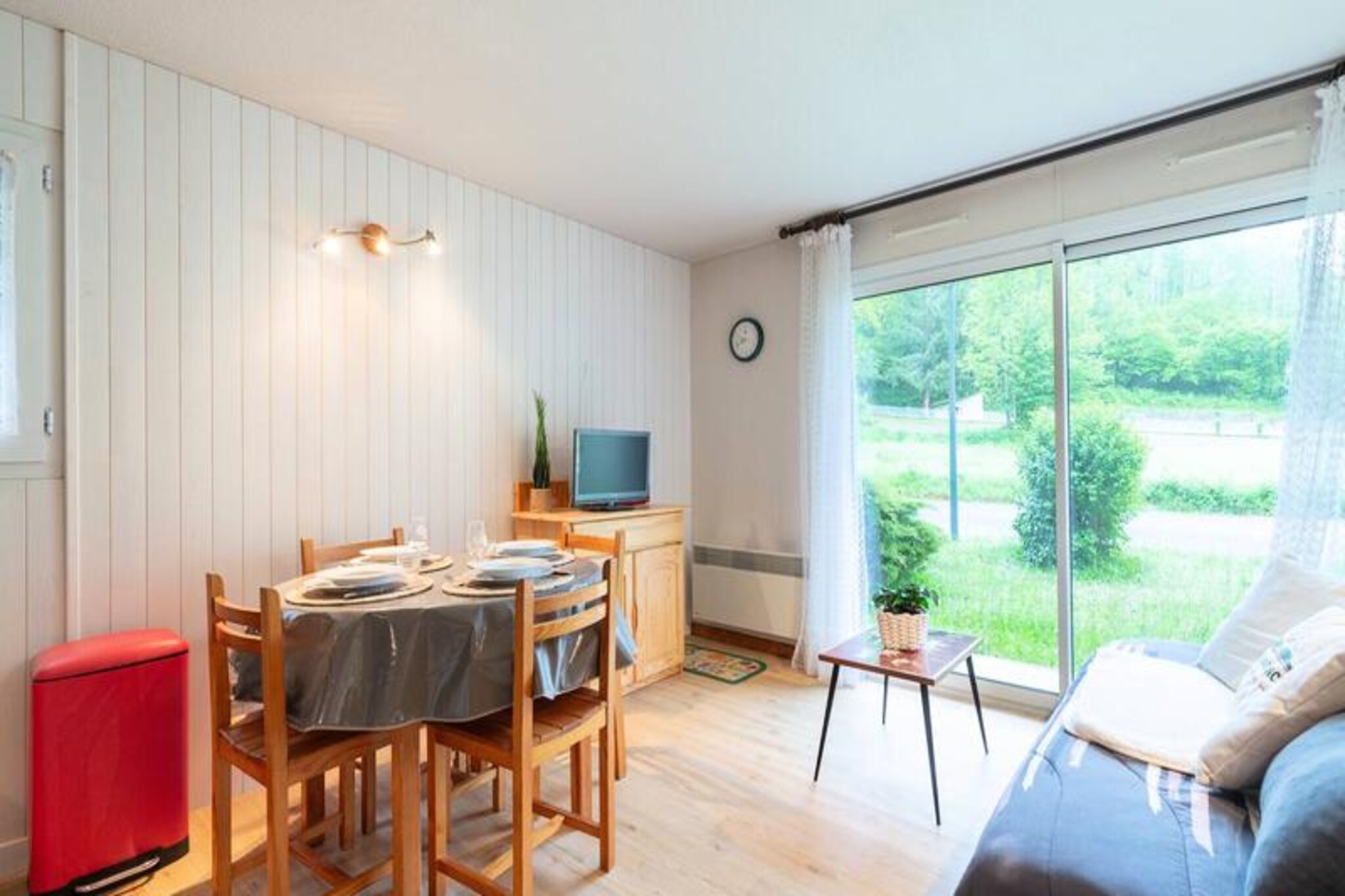 In the heart of the picturesque Saint-Lary Village, this charming apartment in the Pic d'Espade residence offers a serene retreat for mountain lovers. Just 700 meters from the cable car, you can easily access the slopes while enjoying the tranquility of this sought-after location. Whether you're planning a winter ski adventure or a summer escape to the Pyrenees, this property provides the perfect balance of convenience and relaxation.
Designed to accommodate up to six guests, the ground-floor apartment features two cozy bedrooms: one with a comfortable double bed and another with bunk beds, ideal for children. The recently renovated bathroom ensures modern comfort, while the open-plan kitchen, seamlessly connected to the inviting living room, is perfect for preparing meals after a day of exploration. A large south-facing bay window fills the space with natural light and opens onto a sunny terrace, where you can unwind and take in the fresh mountain air.
The residence offers practical amenities such as a ski locker and a private parking space, ensuring a hassle-free stay. Its proximity to the village center means you'll have easy access to local shops, restaurants, and shuttle stops that take you directly to the cable car.
Saint-Lary is a gateway to unforgettable experiences, from snowshoeing and skiing in winter to canyoning and hiking in summer. With ski passes, equipment rentals, and guided activities available through trusted local partners, your mountain getaway is effortlessly tailored to your needs. Let the beauty of the Pyrenees and the charm of Saint-Lary Village create memories you'll cherish forever.